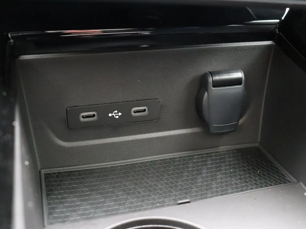 E-Tech 4x4 plug-in hybrid 300pk atelier Alpine | Vijf jaar garantie | Panoramisch dak | Harman Kardon | HUD | Elek. verwarmbaar voorruit |