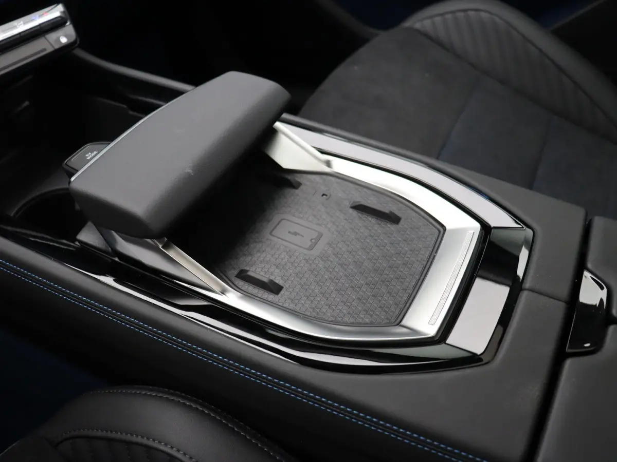 E-Tech 4x4 plug-in hybrid 300pk atelier Alpine | Vijf jaar garantie | Panoramisch dak | Harman Kardon | HUD | Elek. verwarmbaar voorruit |