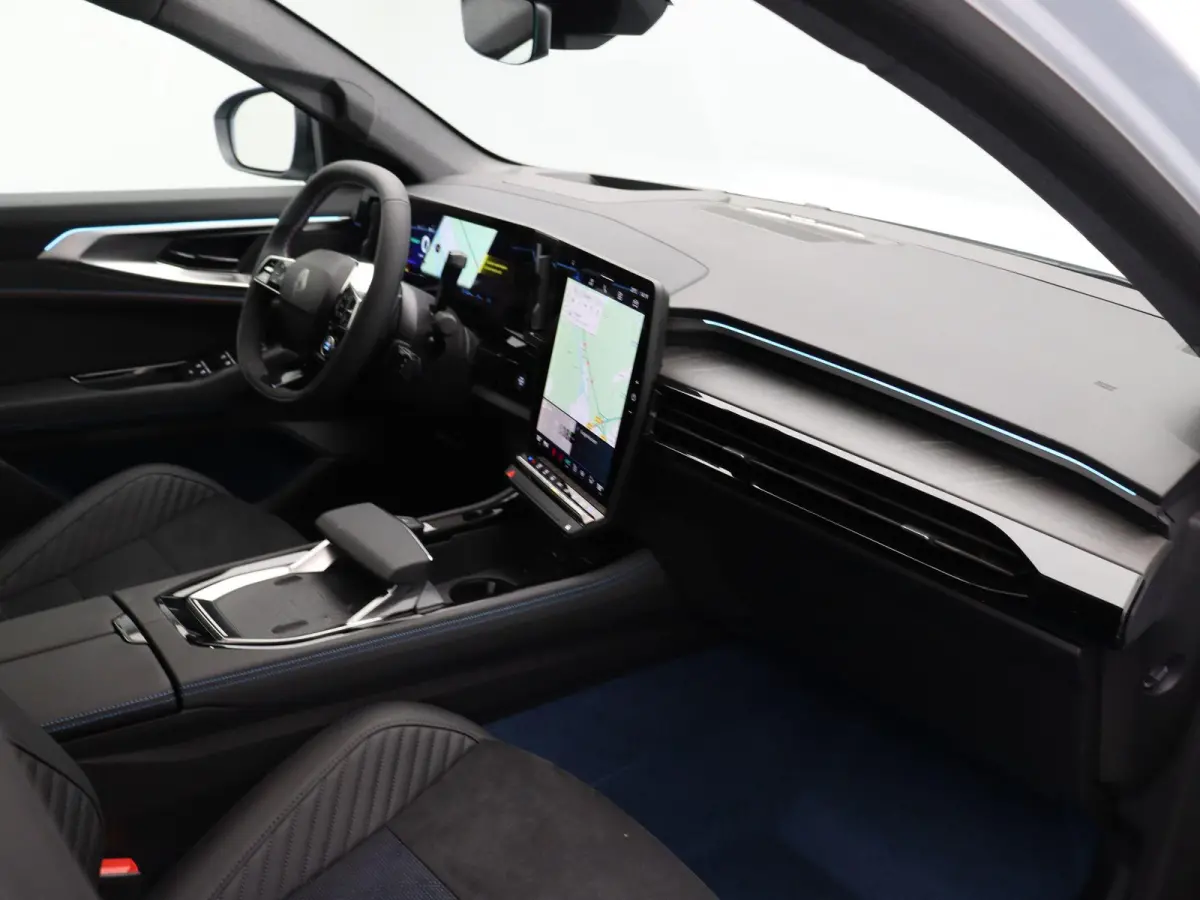 E-Tech 4x4 plug-in hybrid 300pk atelier Alpine | Vijf jaar garantie | Panoramisch dak | Harman Kardon | HUD | Elek. verwarmbaar voorruit |