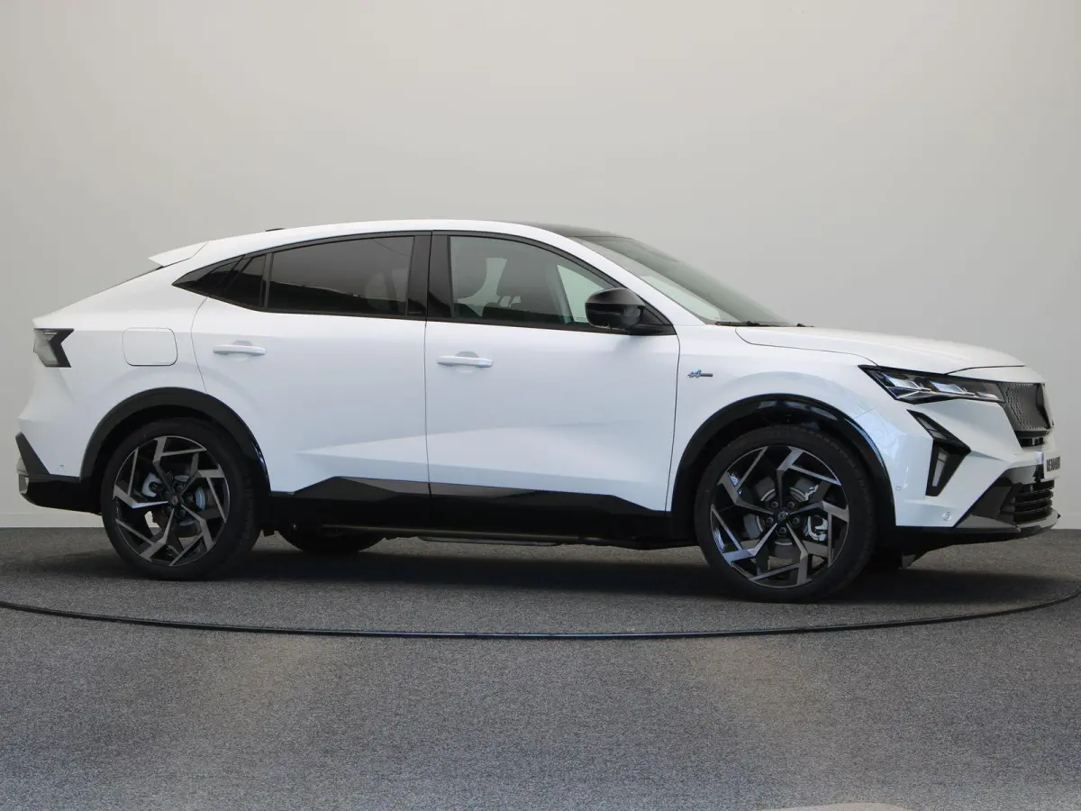 E-Tech 4x4 plug-in hybrid 300pk atelier Alpine | Vijf jaar garantie | Panoramisch dak | Harman Kardon | HUD | Elek. verwarmbaar voorruit |