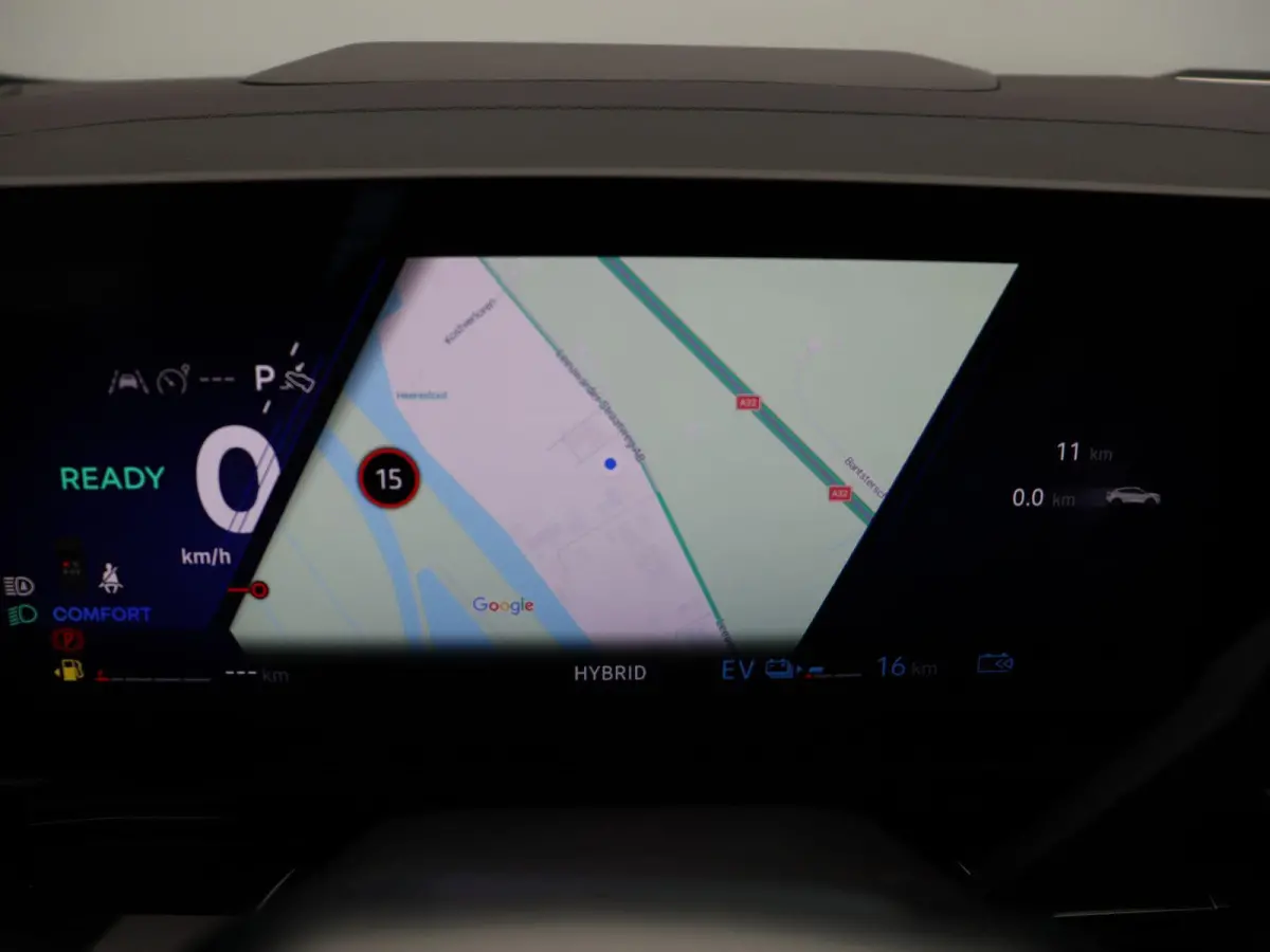 E-Tech 4x4 plug-in hybrid 300pk atelier Alpine | Vijf jaar garantie | Panoramisch dak | Harman Kardon | HUD | Elek. verwarmbaar voorruit |