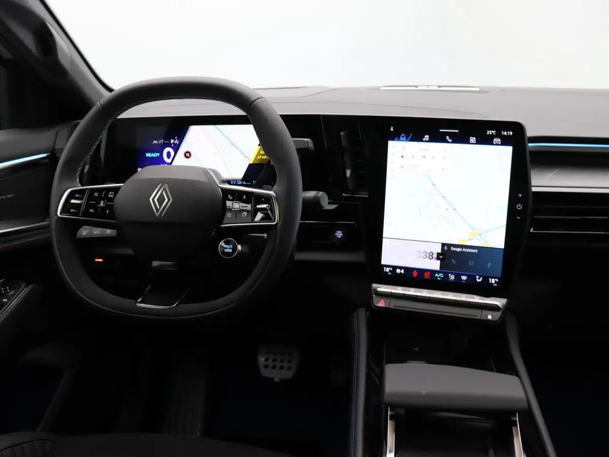 E-Tech 4x4 plug-in hybrid 300pk atelier Alpine | Vijf jaar garantie | Panoramisch dak | Harman Kardon | HUD | Elek. verwarmbaar voorruit |