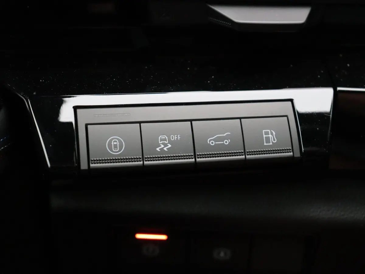E-Tech 4x4 plug-in hybrid 300pk atelier Alpine | Vijf jaar garantie | Panoramisch dak | Harman Kardon | HUD | Elek. verwarmbaar voorruit |