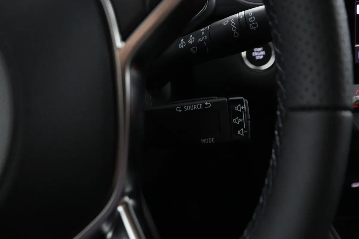 1.8 HEV AT Instyle | € 2.000 Korting! | 360º Camera | Adaptive Cruise Control | Bekleding Leder | Climate Control | Elektrische Stoelen | Google Navigatie | Panoramadak | Stoel- en Stuurv