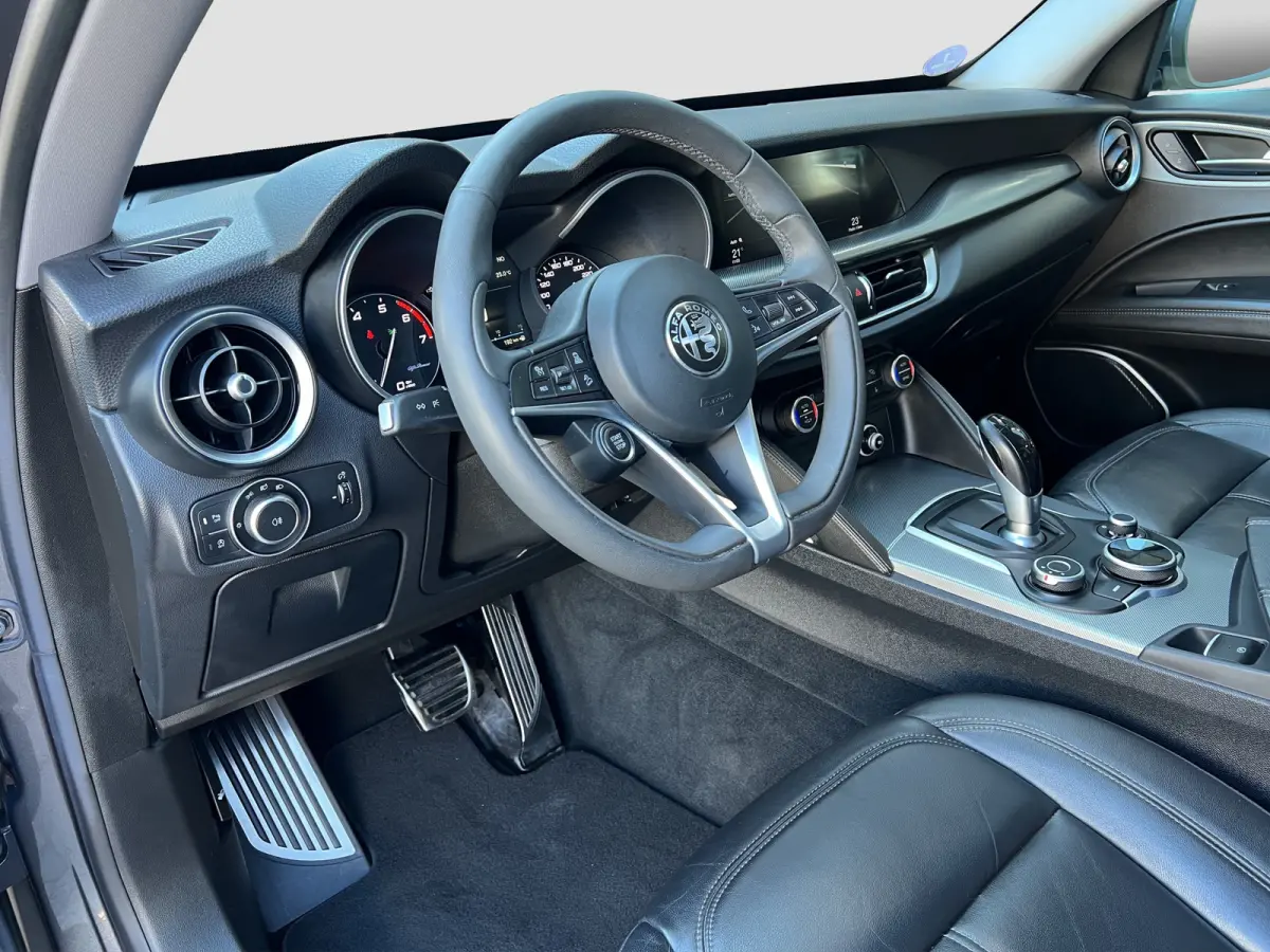 2.0 T 200pk AWD Super | 19'' velgen | Navigatie | Active suspension | Carplay | Elektrische stoelen | Adaptive crusie controle | Camera | Elektrische achterklep | Stoelgeheugen | Dodehoek de