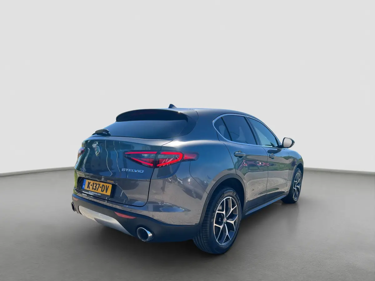 2.0 T 200pk AWD Super | 19'' velgen | Navigatie | Active suspension | Carplay | Elektrische stoelen | Adaptive crusie controle | Camera | Elektrische achterklep | Stoelgeheugen | Dodehoek de
