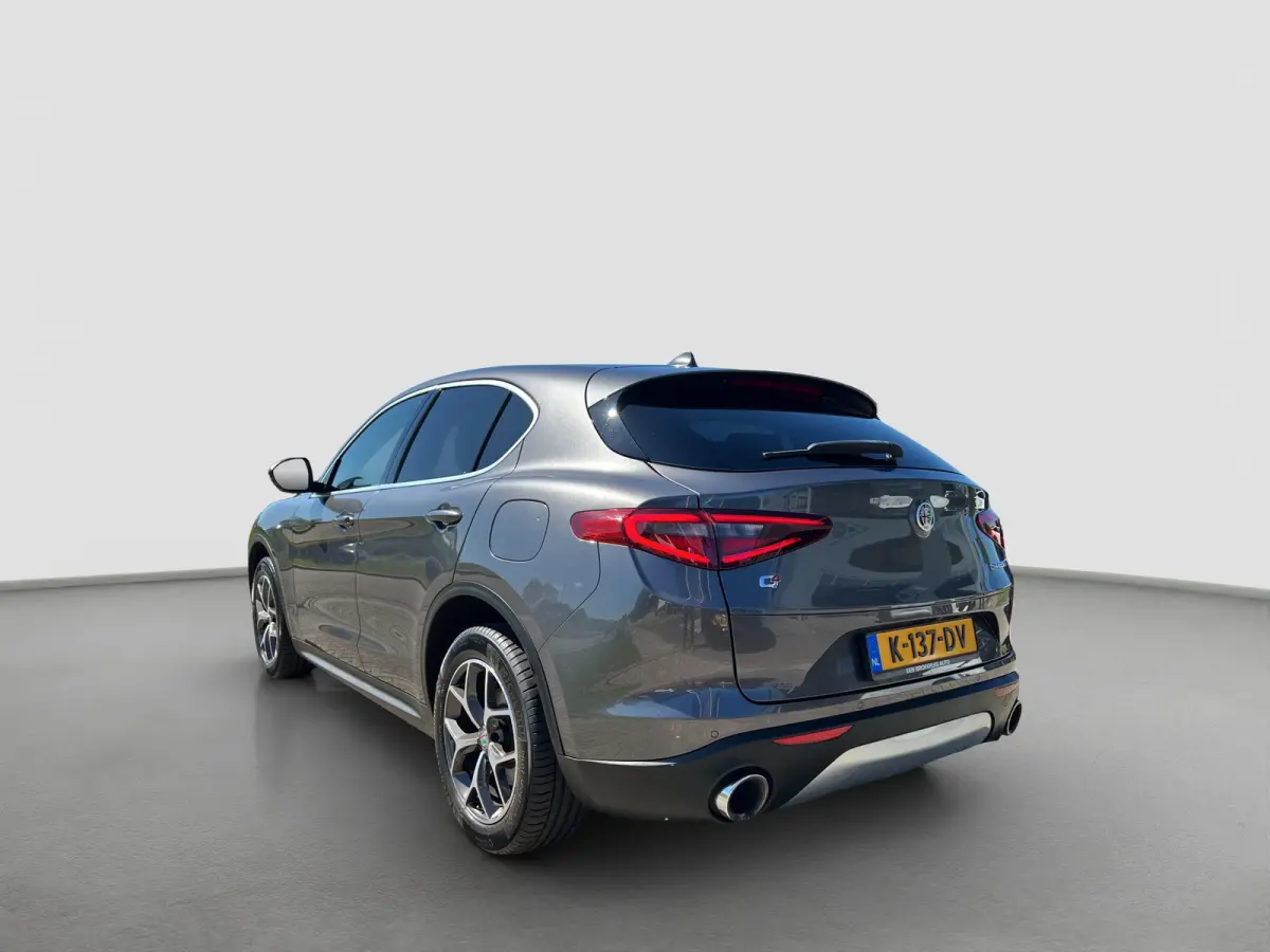 2.0 T 200pk AWD Super | 19'' velgen | Navigatie | Active suspension | Carplay | Elektrische stoelen | Adaptive crusie controle | Camera | Elektrische achterklep | Stoelgeheugen | Dodehoek de