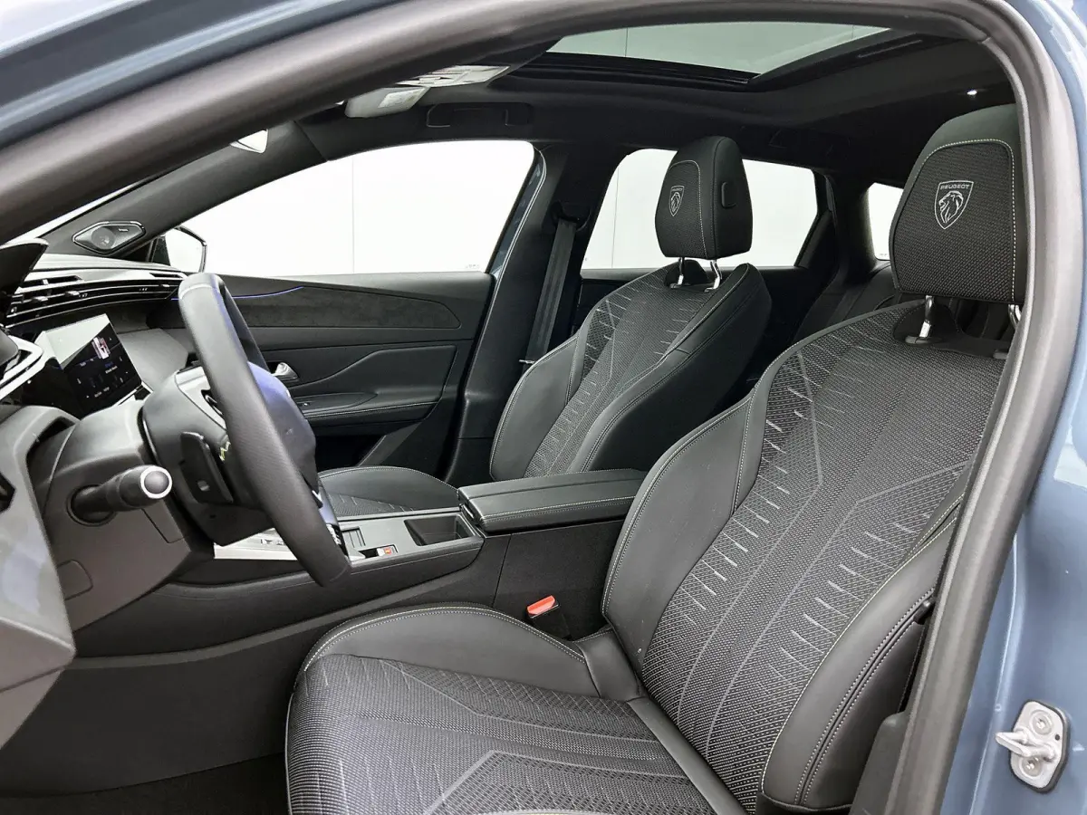 GT 1.6 Plug-in Hybrid 195pk Automaat | DEMO | Navigatie | 360 graden camera | Adaptive cruise control | Panorama schuifdak | Focal audiosysteem | Elektrische achterklep