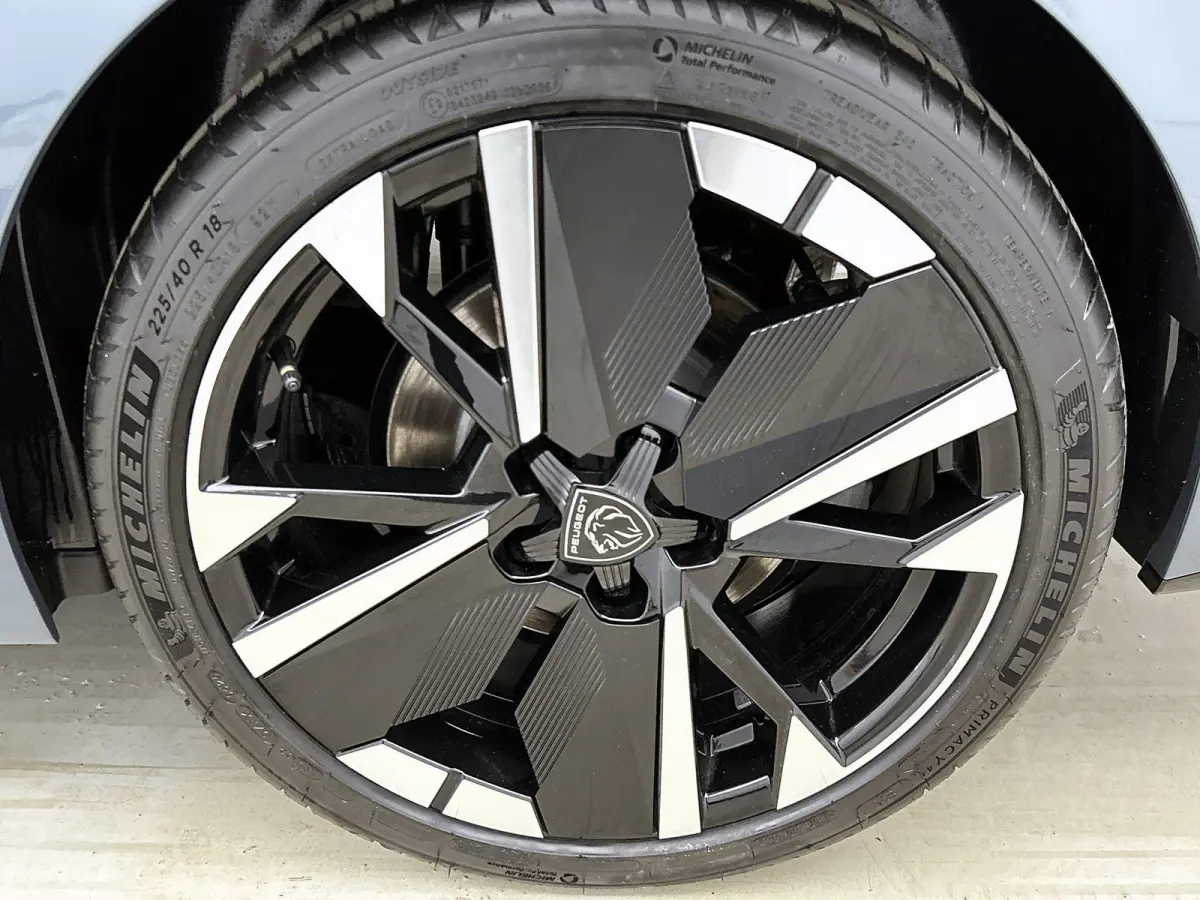 GT 1.6 Plug-in Hybrid 195pk Automaat | DEMO | Navigatie | 360 graden camera | Adaptive cruise control | Panorama schuifdak | Focal audiosysteem | Elektrische achterklep