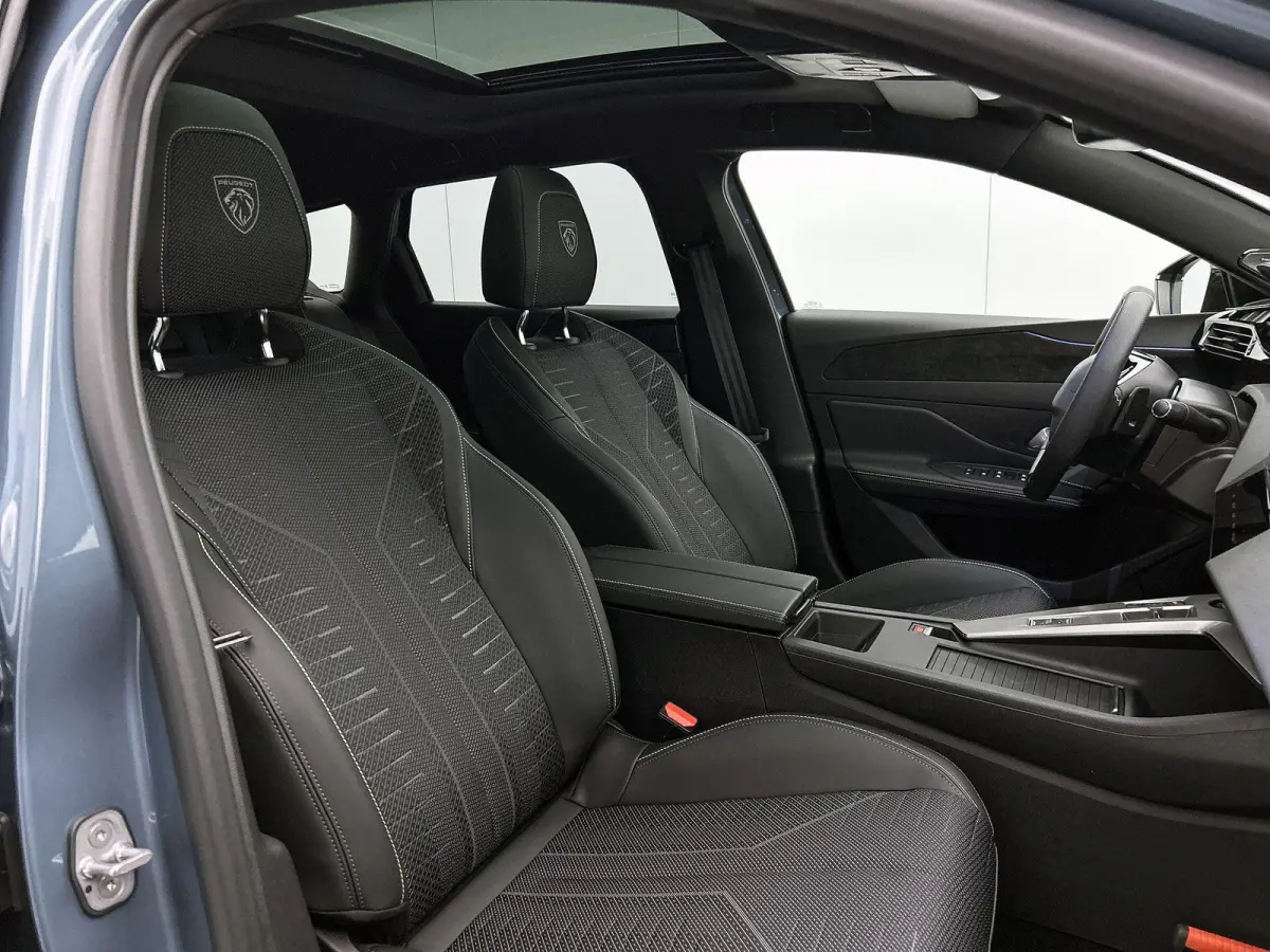 GT 1.6 Plug-in Hybrid 195pk Automaat | DEMO | Navigatie | 360 graden camera | Adaptive cruise control | Panorama schuifdak | Focal audiosysteem | Elektrische achterklep
