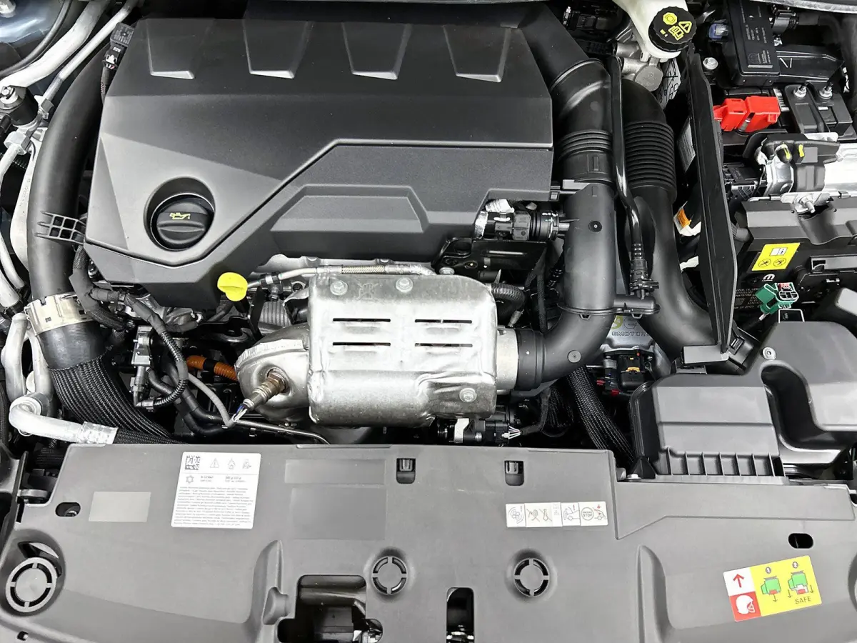 GT 1.6 Plug-in Hybrid 195pk Automaat | DEMO | Navigatie | 360 graden camera | Adaptive cruise control | Panorama schuifdak | Focal audiosysteem | Elektrische achterklep