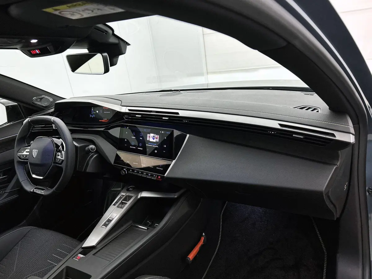 GT 1.6 Plug-in Hybrid 195pk Automaat | DEMO | Navigatie | 360 graden camera | Adaptive cruise control | Panorama schuifdak | Focal audiosysteem | Elektrische achterklep