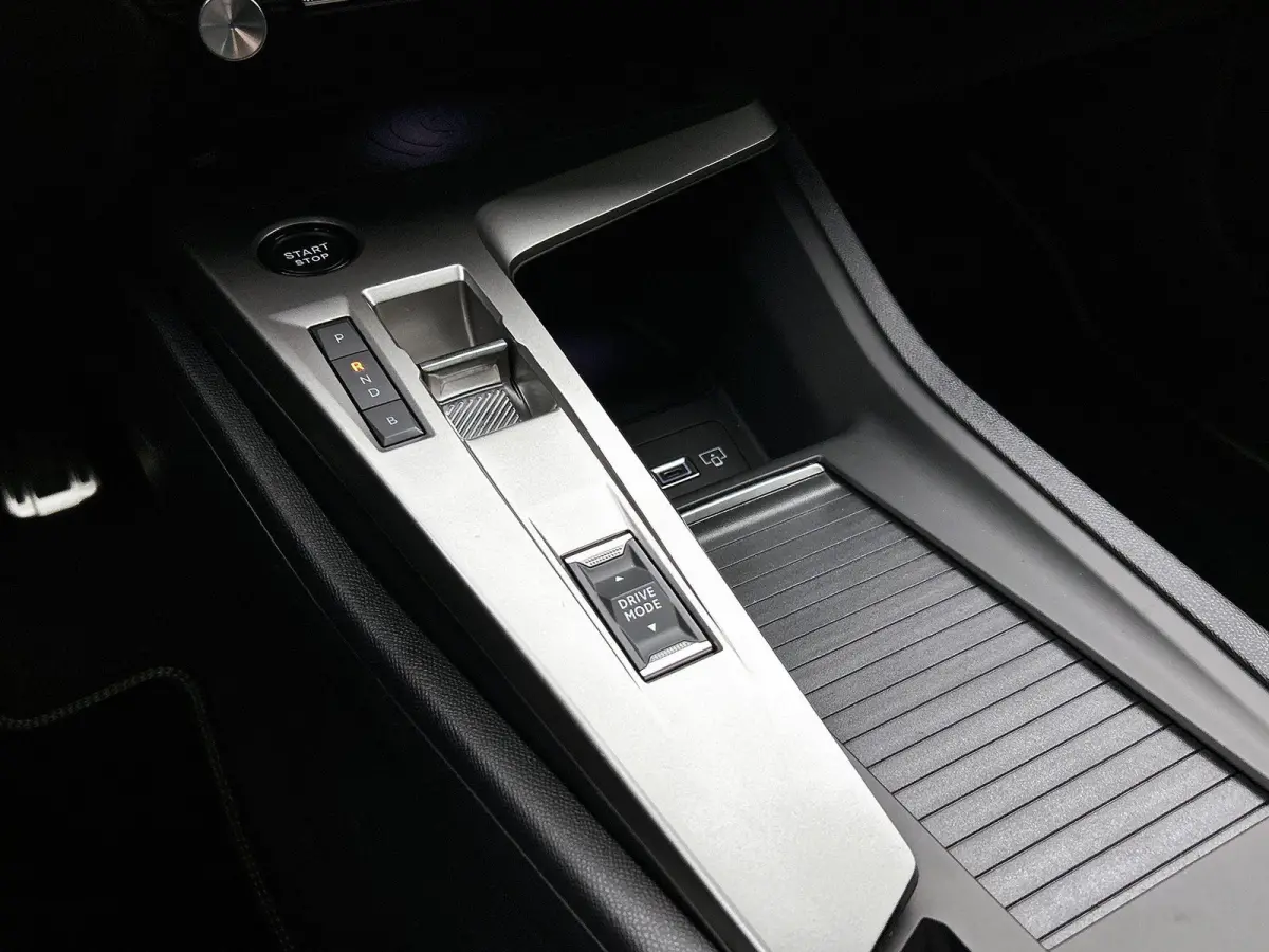 GT 1.6 Plug-in Hybrid 195pk Automaat | DEMO | Navigatie | 360 graden camera | Adaptive cruise control | Panorama schuifdak | Focal audiosysteem | Elektrische achterklep