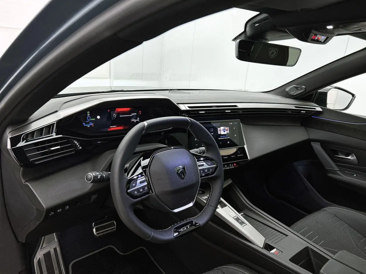 GT 1.6 Plug-in Hybrid 195pk Automaat | DEMO | Navigatie | 360 graden camera | Adaptive cruise control | Panorama schuifdak | Focal audiosysteem | Elektrische achterklep