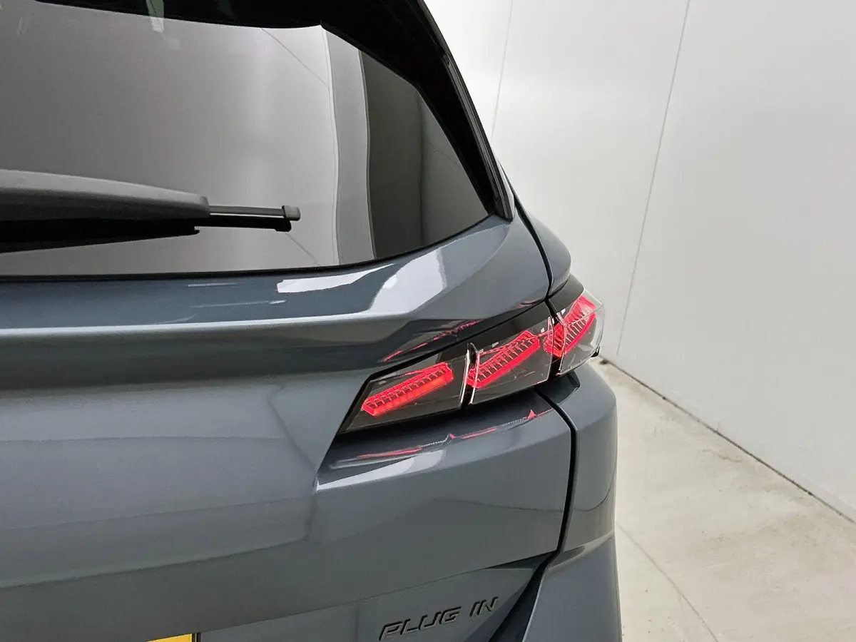 GT 1.6 Plug-in Hybrid 195pk Automaat | DEMO | Navigatie | 360 graden camera | Adaptive cruise control | Panorama schuifdak | Focal audiosysteem | Elektrische achterklep