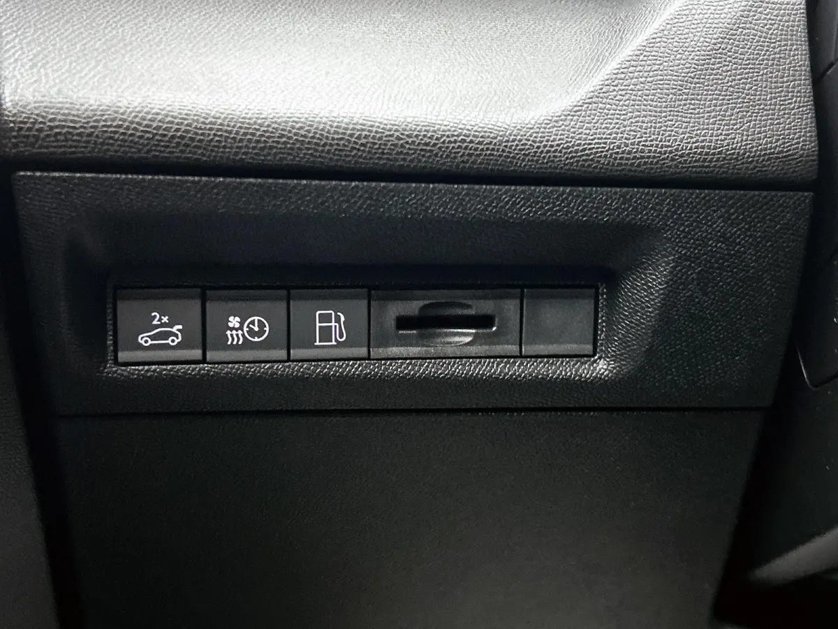 GT 1.6 Plug-in Hybrid 195pk Automaat | DEMO | Navigatie | 360 graden camera | Adaptive cruise control | Panorama schuifdak | Focal audiosysteem | Elektrische achterklep