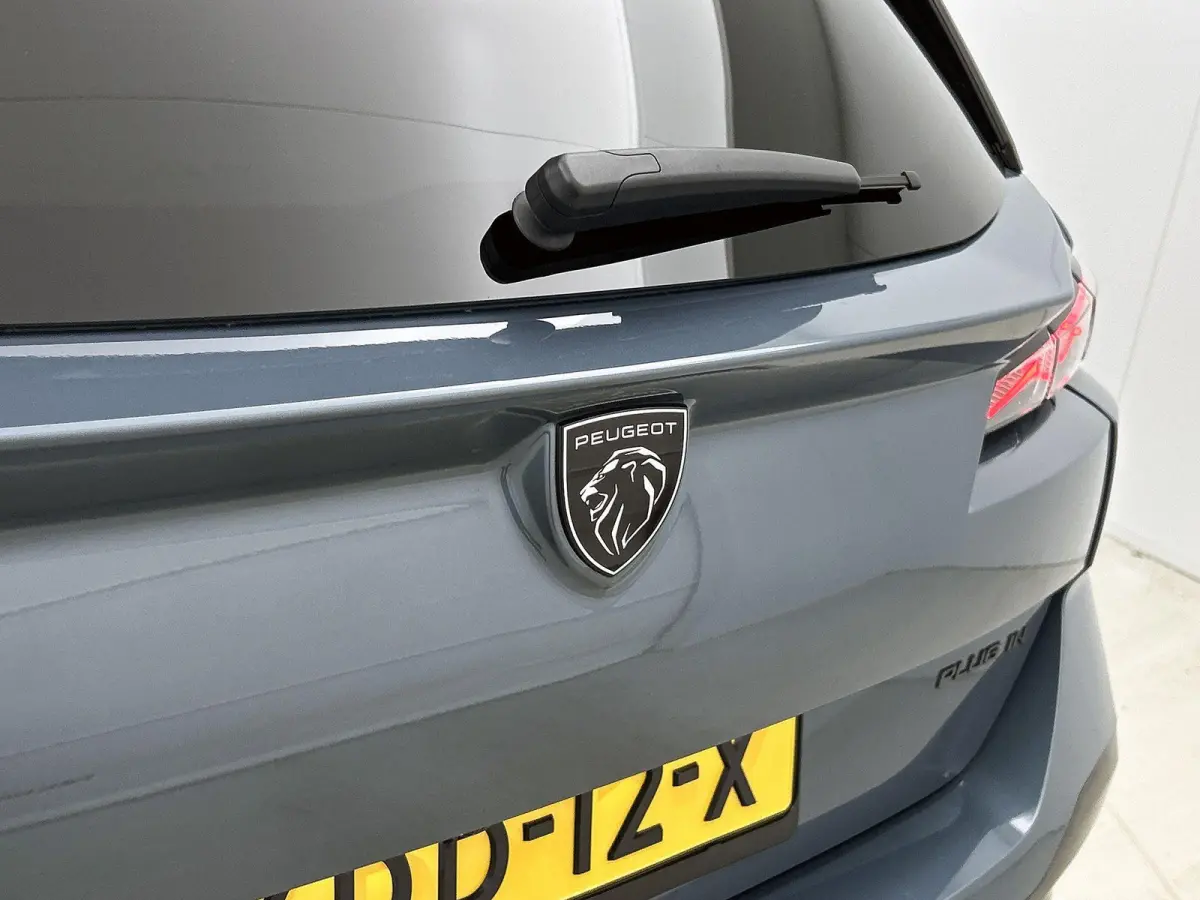 GT 1.6 Plug-in Hybrid 195pk Automaat | DEMO | Navigatie | 360 graden camera | Adaptive cruise control | Panorama schuifdak | Focal audiosysteem | Elektrische achterklep