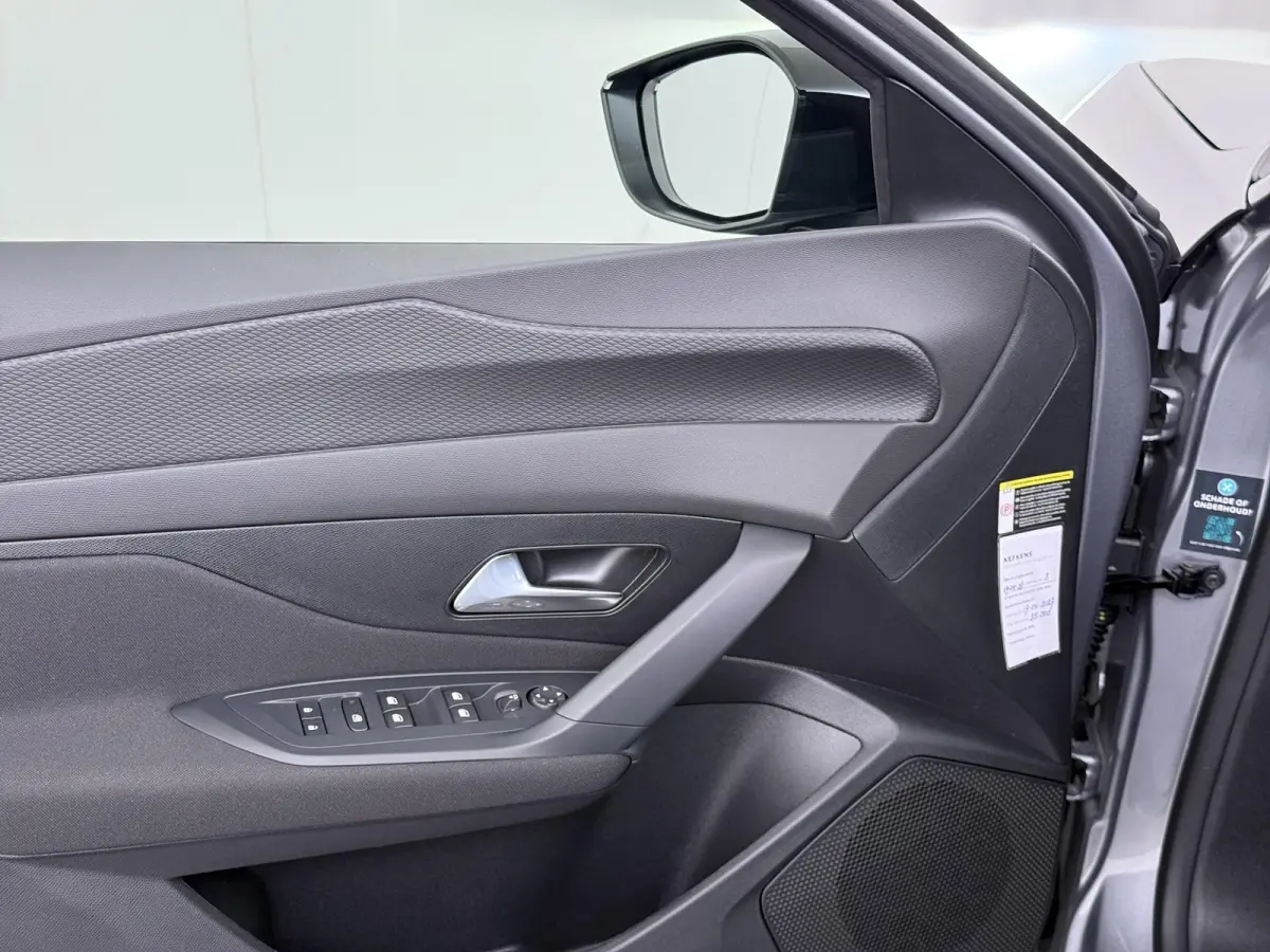 Business 145pk Hybrid Automaat | Demo | Navigatie | Camera achter | Cruise control adaptief | Lichtmatelan velgen | Automatische airco | Apple Carplay en Android auto