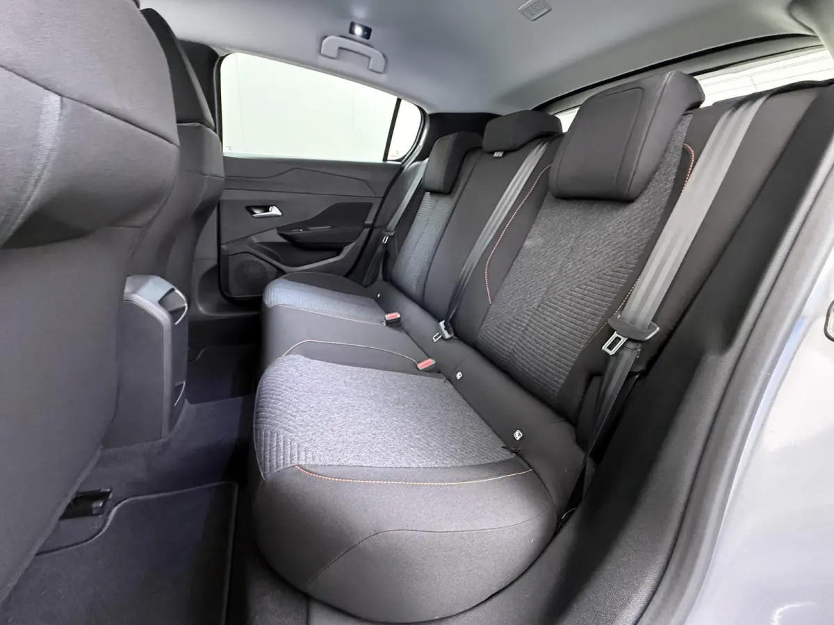 Business 145pk Hybrid Automaat | Demo | Navigatie | Camera achter | Cruise control adaptief | Lichtmatelan velgen | Automatische airco | Apple Carplay en Android auto