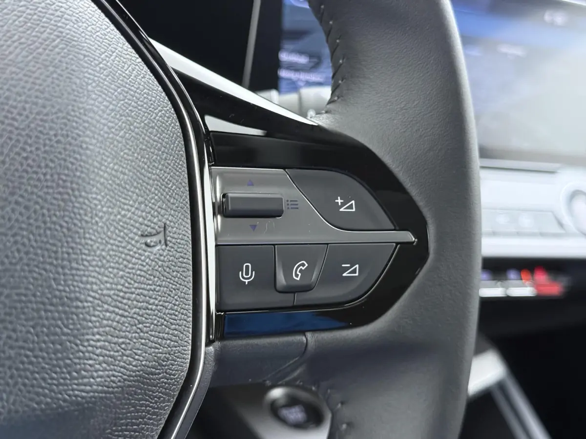 Business 145pk Hybrid Automaat | Demo | Navigatie | Camera achter | Cruise control adaptief | Lichtmatelan velgen | Automatische airco | Apple Carplay en Android auto