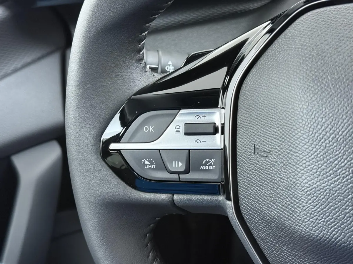 Business 145pk Hybrid Automaat | Demo | Navigatie | Camera achter | Cruise control adaptief | Lichtmatelan velgen | Automatische airco | Apple Carplay en Android auto