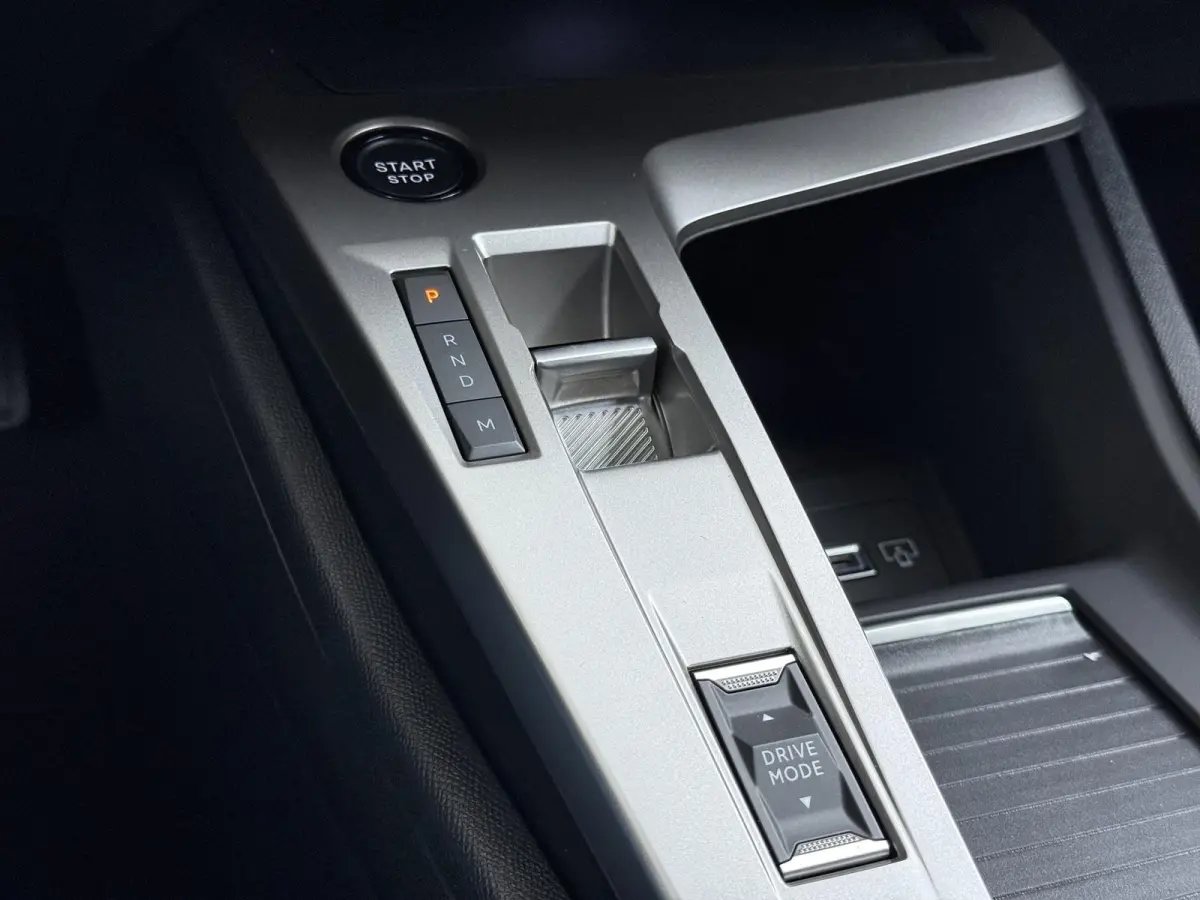 Business 145pk Hybrid Automaat | Demo | Navigatie | Camera achter | Cruise control adaptief | Lichtmatelan velgen | Automatische airco | Apple Carplay en Android auto
