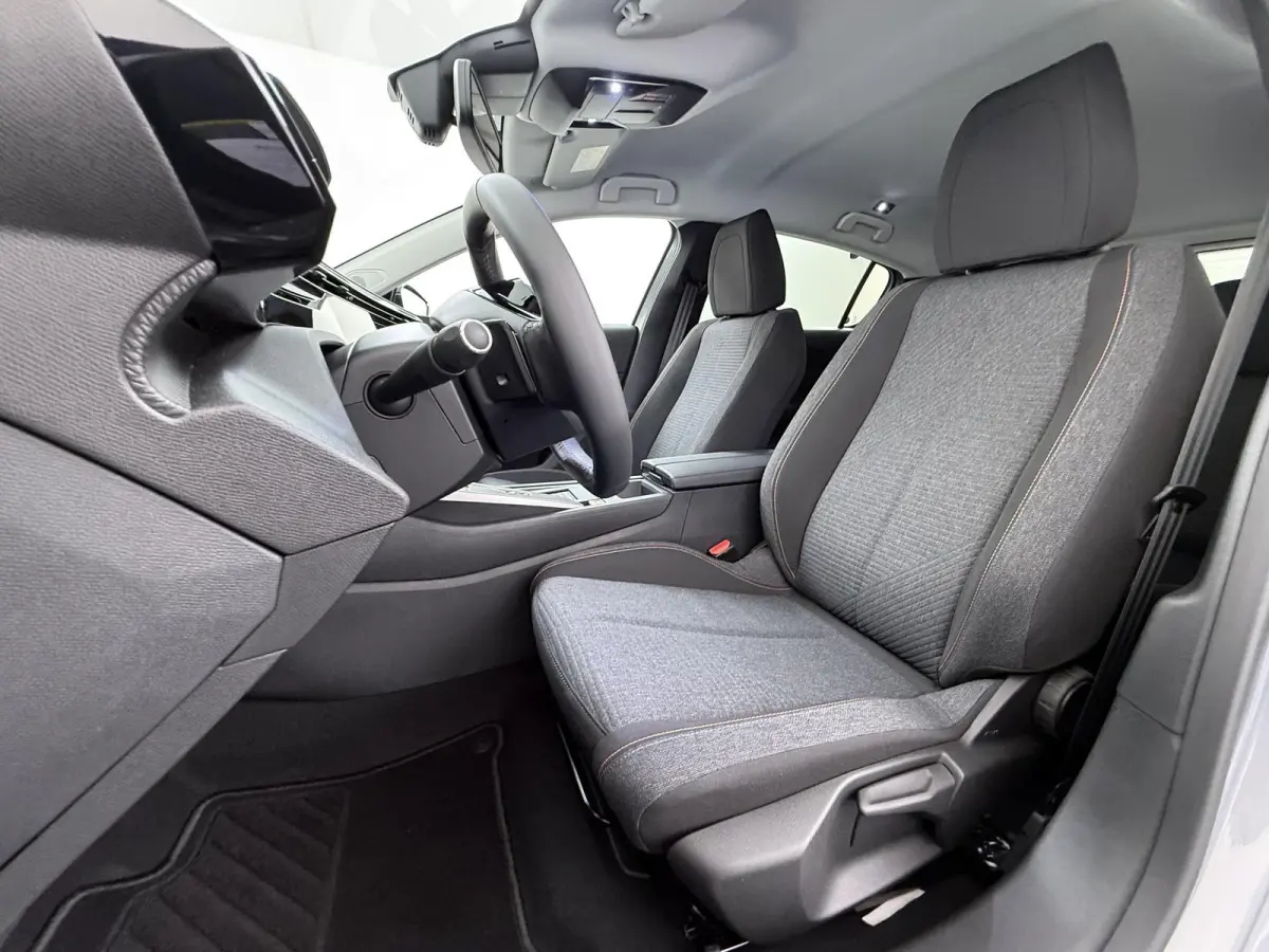 Business 145pk Hybrid Automaat | Demo | Navigatie | Camera achter | Cruise control adaptief | Lichtmatelan velgen | Automatische airco | Apple Carplay en Android auto