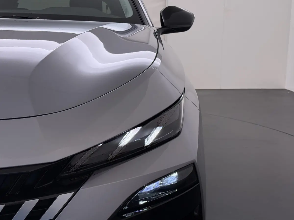 Business 145pk Hybrid Automaat | Demo | Navigatie | Camera achter | Cruise control adaptief | Lichtmatelan velgen | Automatische airco | Apple Carplay en Android auto