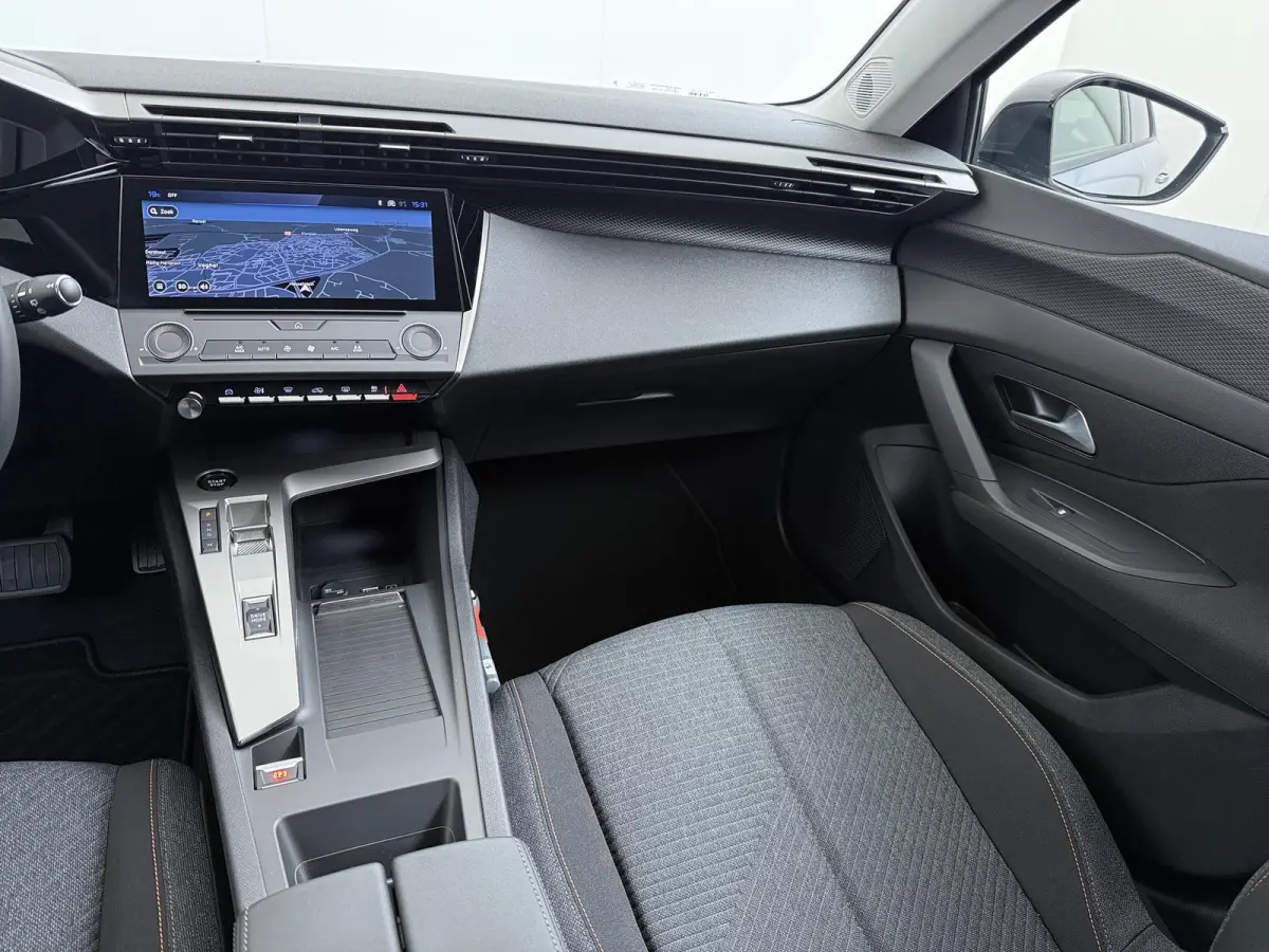 Business 145pk Hybrid Automaat | Demo | Navigatie | Camera achter | Cruise control adaptief | Lichtmatelan velgen | Automatische airco | Apple Carplay en Android auto