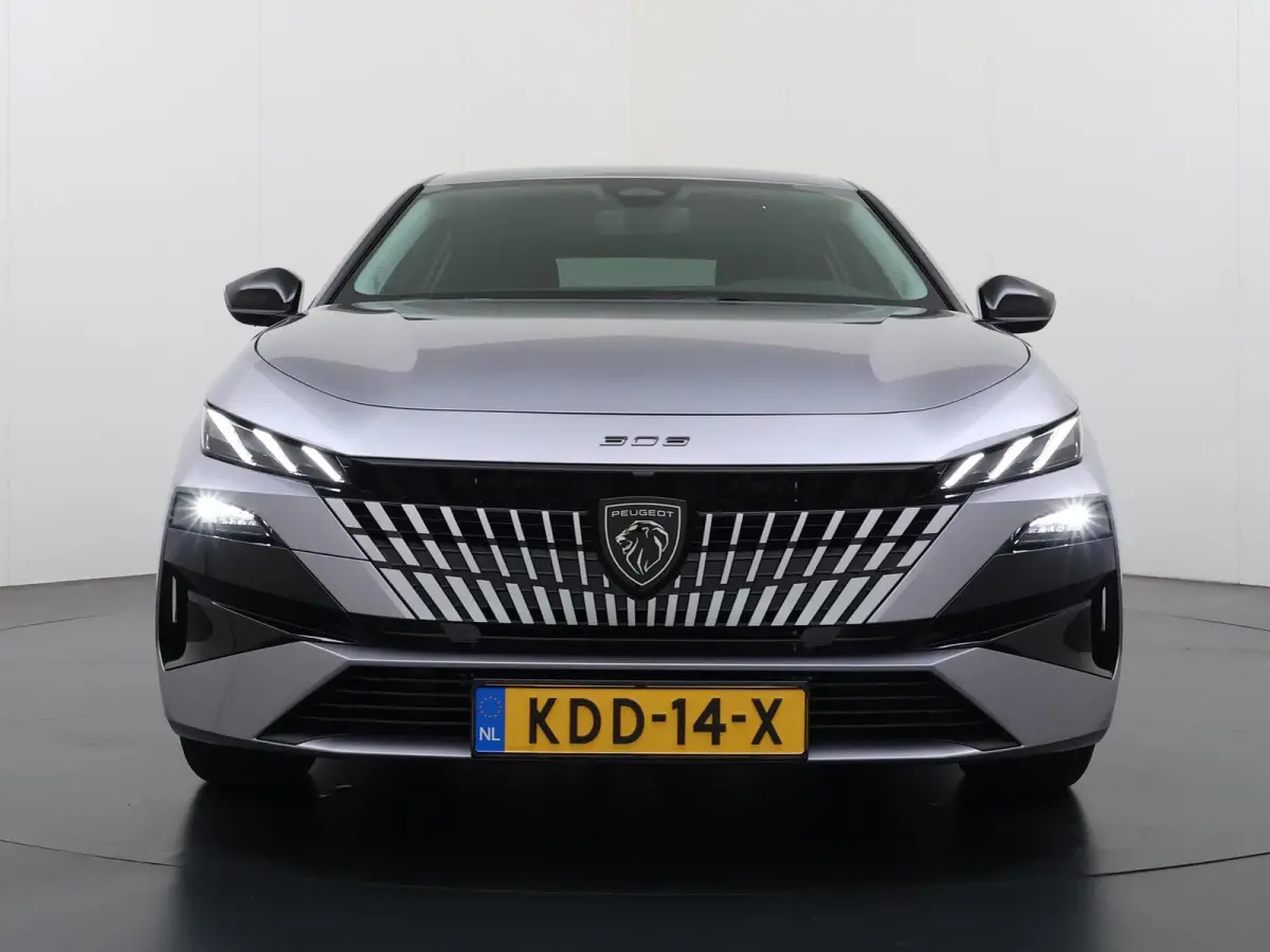 Business 145pk Hybrid Automaat | Demo | Navigatie | Camera achter | Cruise control adaptief | Lichtmatelan velgen | Automatische airco | Apple Carplay en Android auto