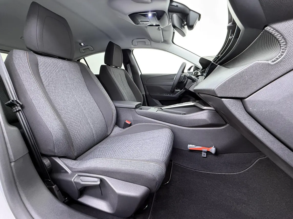 Business 145pk Hybrid Automaat | Demo | Navigatie | Camera achter | Cruise control adaptief | Lichtmatelan velgen | Automatische airco | Apple Carplay en Android auto