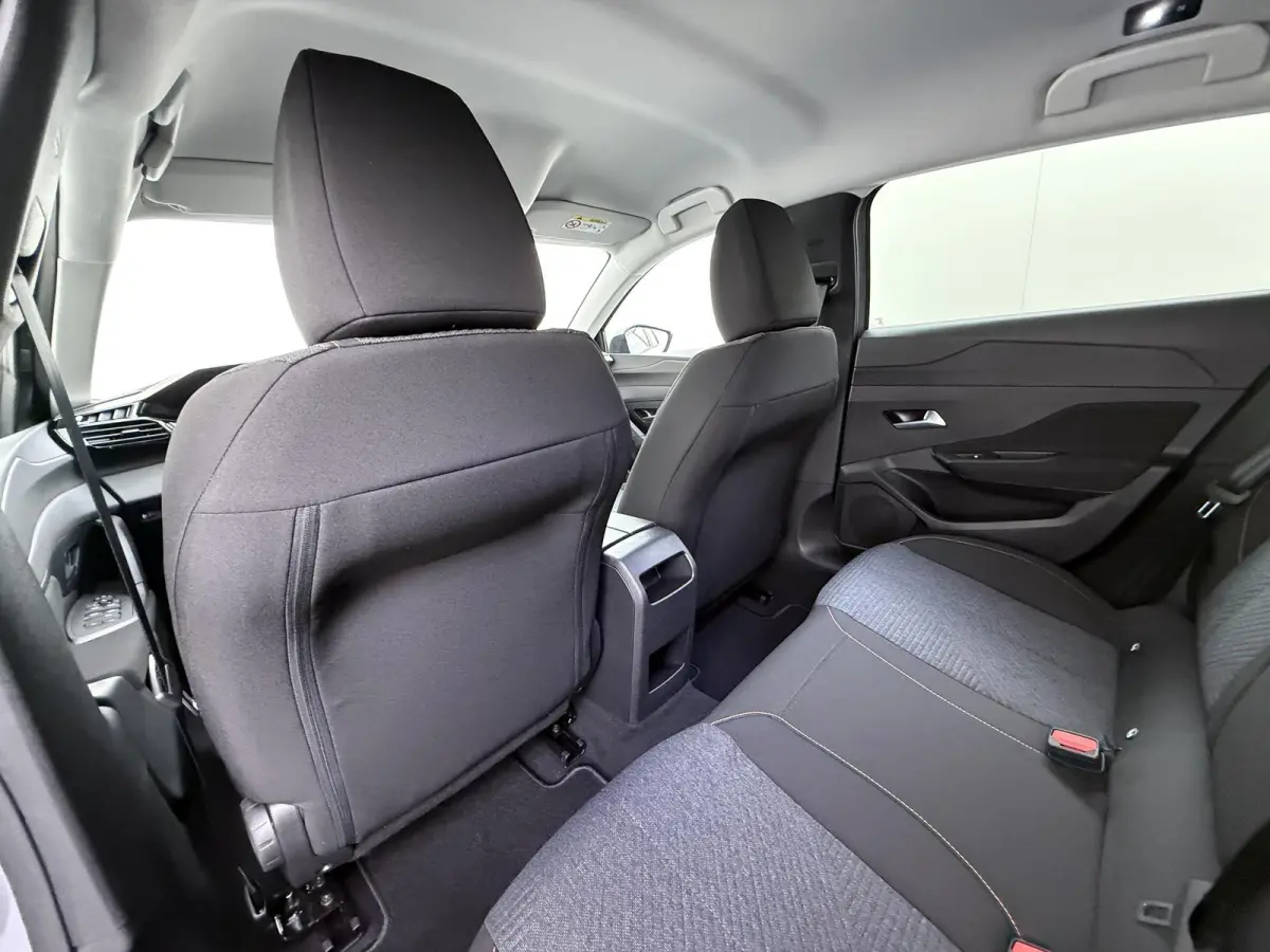 Business 145pk Hybrid Automaat | Demo | Navigatie | Camera achter | Cruise control adaptief | Lichtmatelan velgen | Automatische airco | Apple Carplay en Android auto