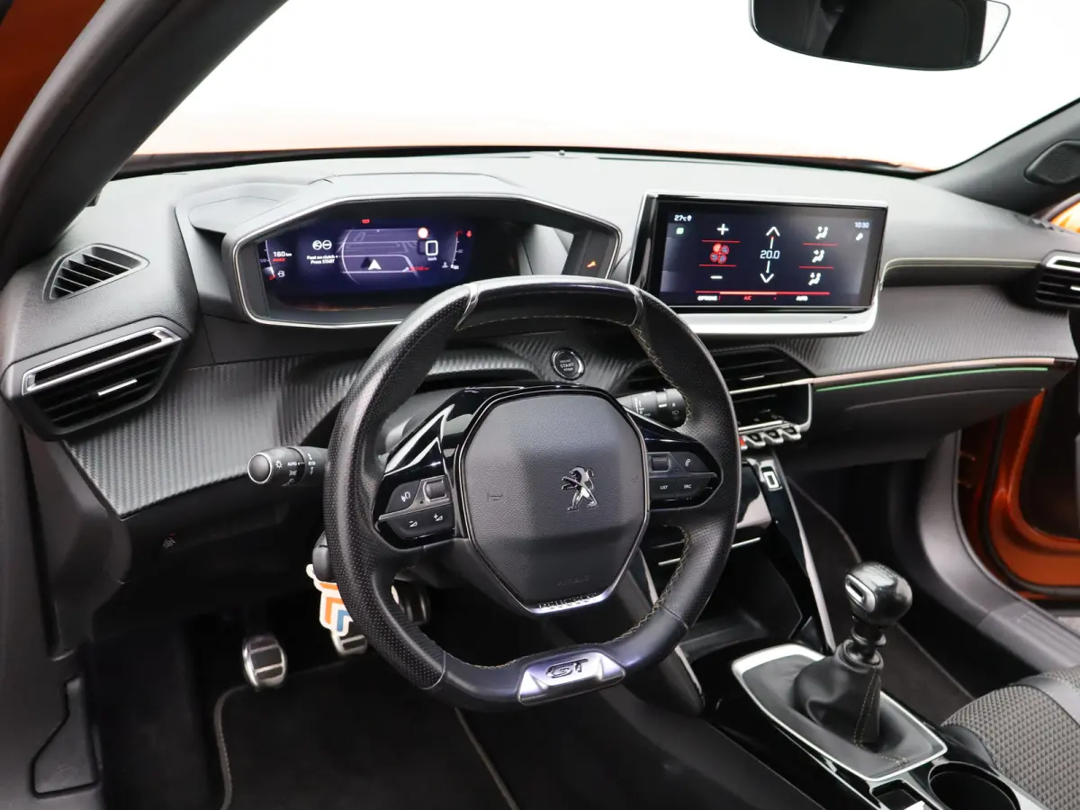 1.2 PureTech GT Camera | Trekhaak | Parkeersensoren | Cruise Control | Apple Carplay/Android Auto | 17" Lichtmetalen Velgen