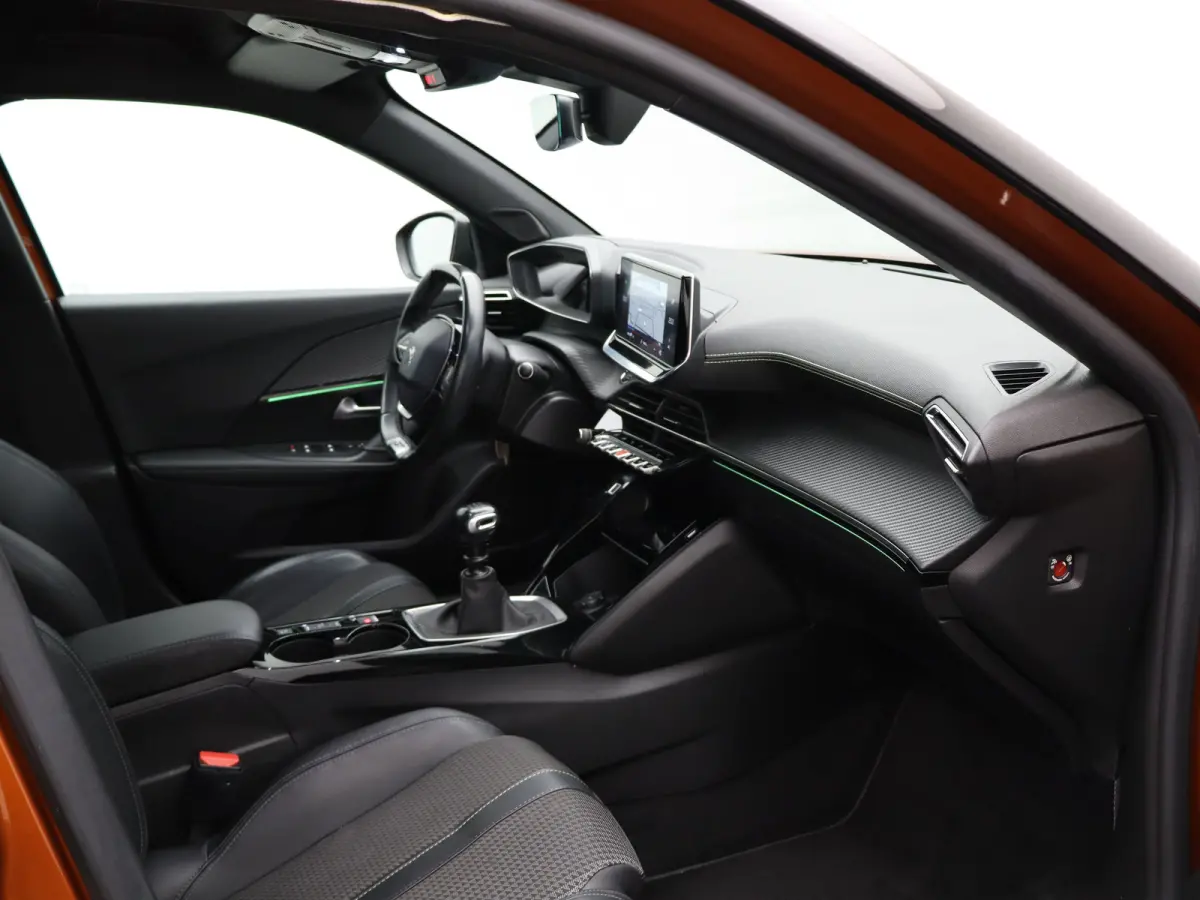 1.2 PureTech GT Camera | Trekhaak | Parkeersensoren | Cruise Control | Apple Carplay/Android Auto | 17" Lichtmetalen Velgen