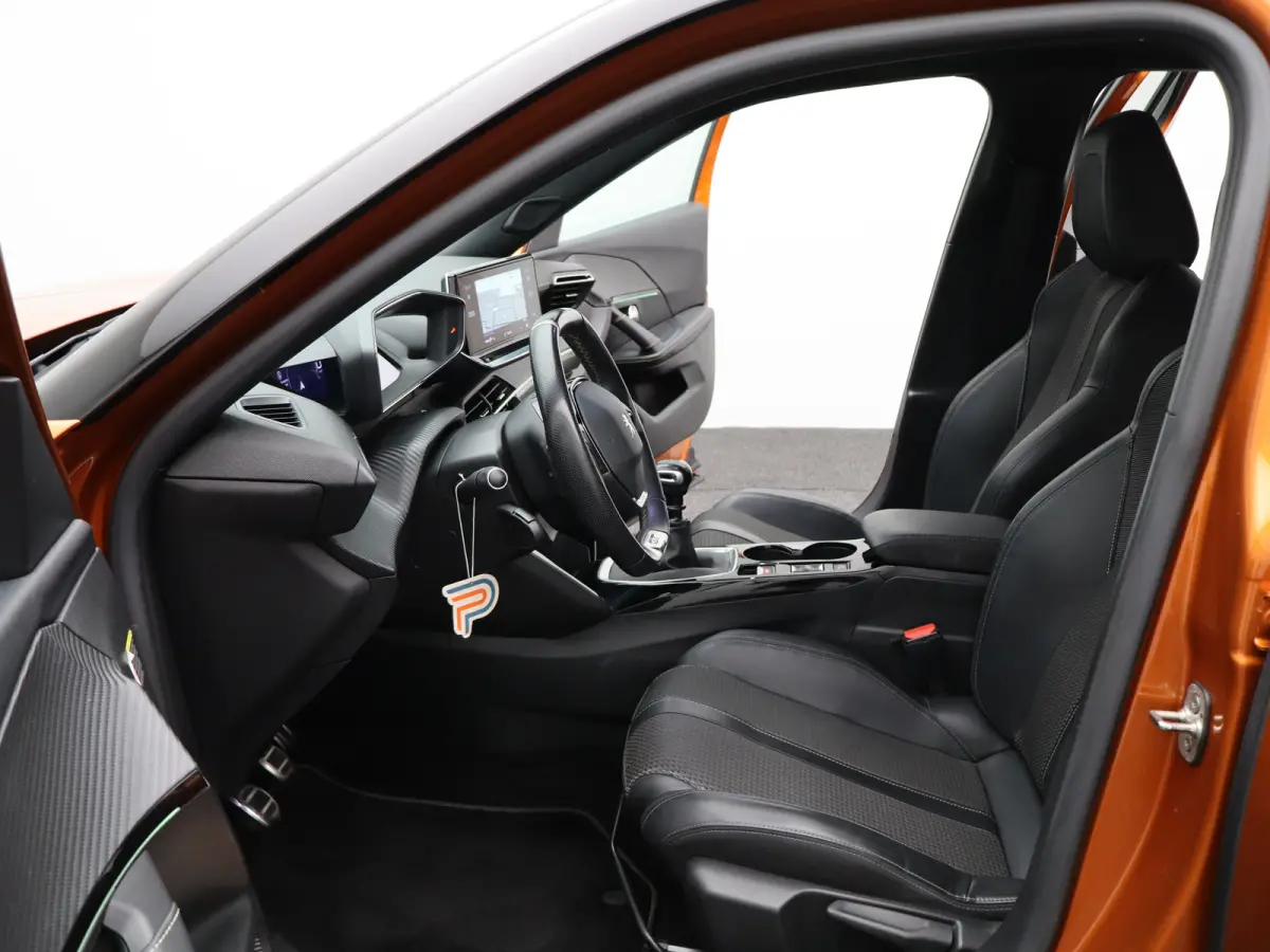 1.2 PureTech GT Camera | Trekhaak | Parkeersensoren | Cruise Control | Apple Carplay/Android Auto | 17" Lichtmetalen Velgen