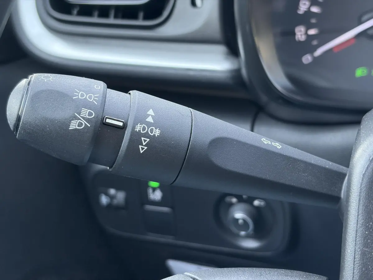 1.2 PureTech S&S Feel D-riem vv in 2025,2e Eigenaar,Navi,Carplay,Clima,Cruise,Pdc,Rijstrooksensor,N.A.P,Apk tot 03-2028
