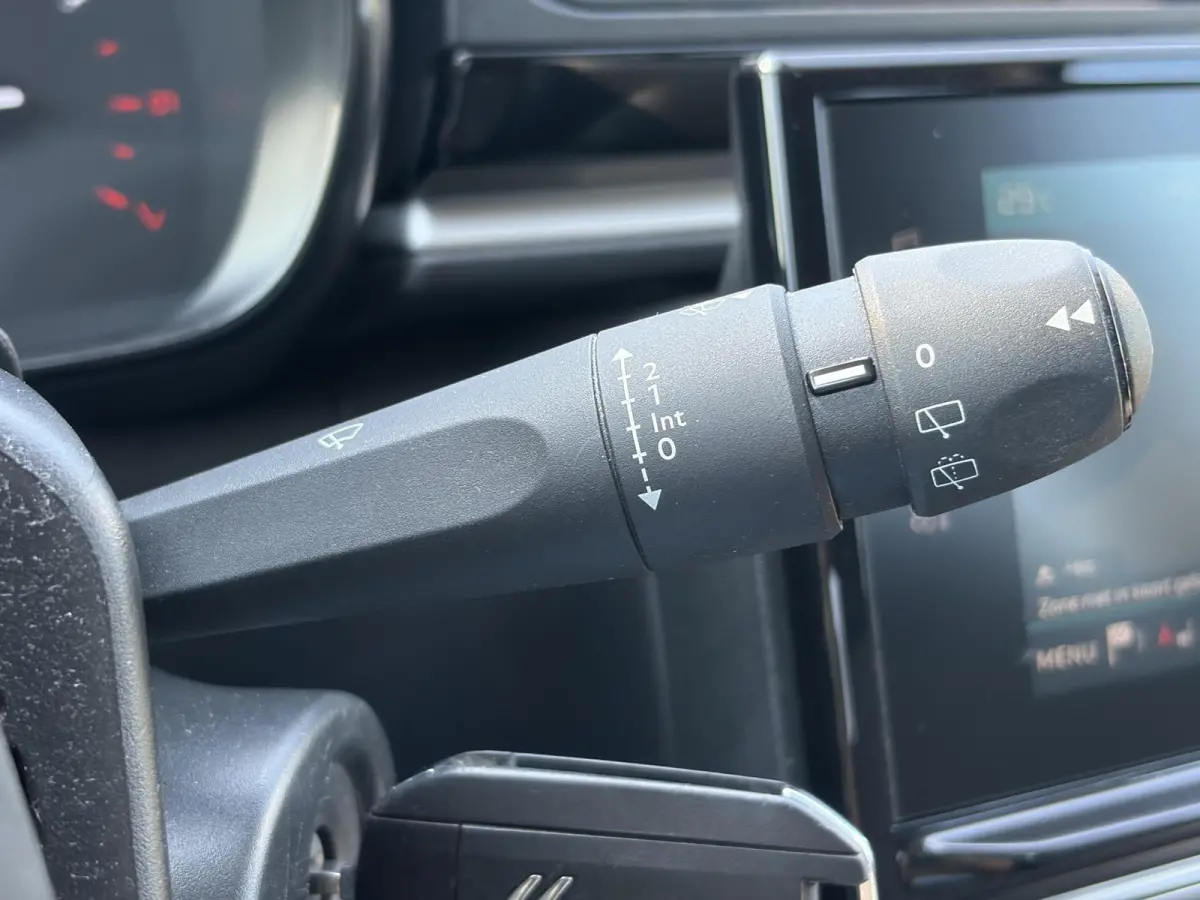 1.2 PureTech S&S Feel D-riem vv in 2025,2e Eigenaar,Navi,Carplay,Clima,Cruise,Pdc,Rijstrooksensor,N.A.P,Apk tot 03-2028