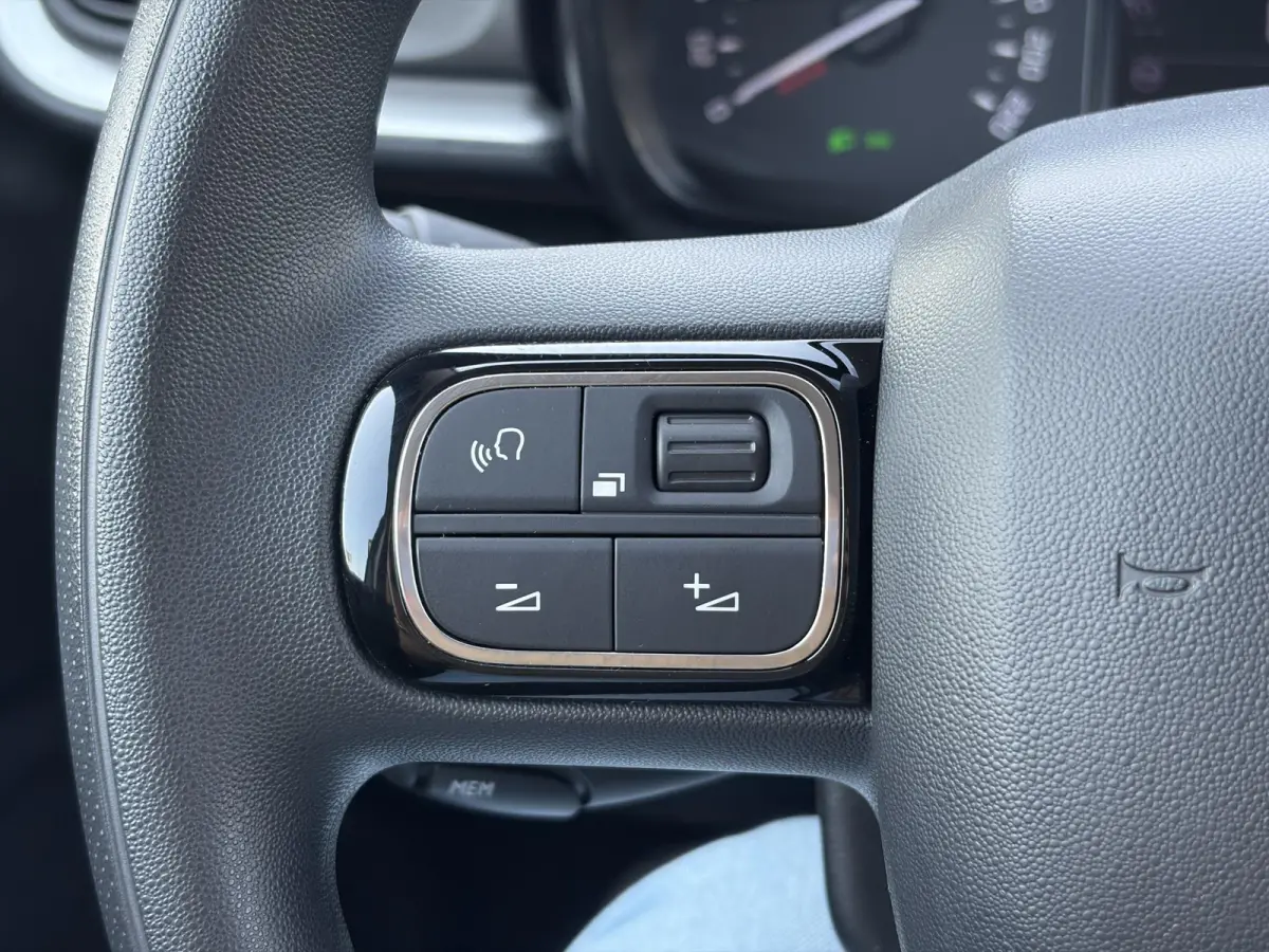 1.2 PureTech S&S Feel D-riem vv in 2025,2e Eigenaar,Navi,Carplay,Clima,Cruise,Pdc,Rijstrooksensor,N.A.P,Apk tot 03-2028