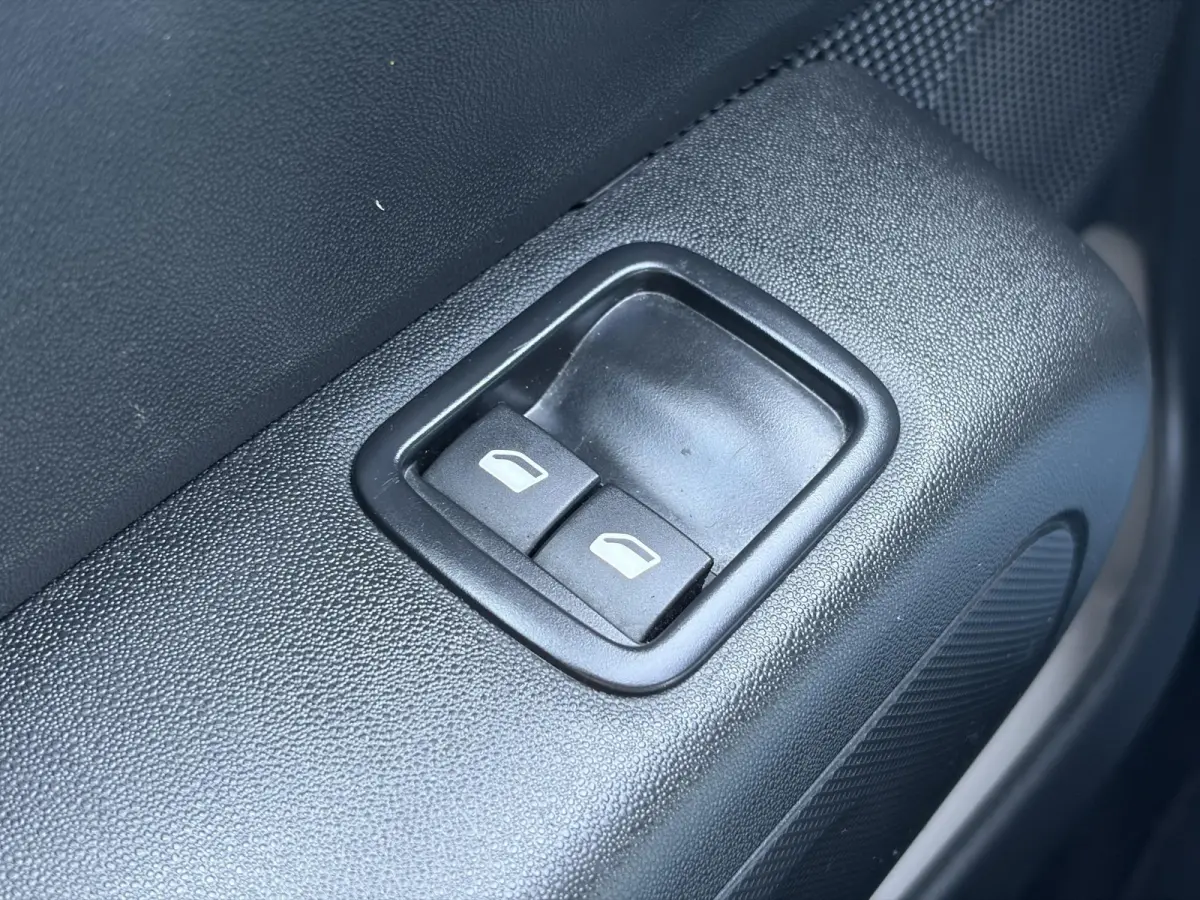 1.2 PureTech S&S Feel D-riem vv in 2025,2e Eigenaar,Navi,Carplay,Clima,Cruise,Pdc,Rijstrooksensor,N.A.P,Apk tot 03-2028