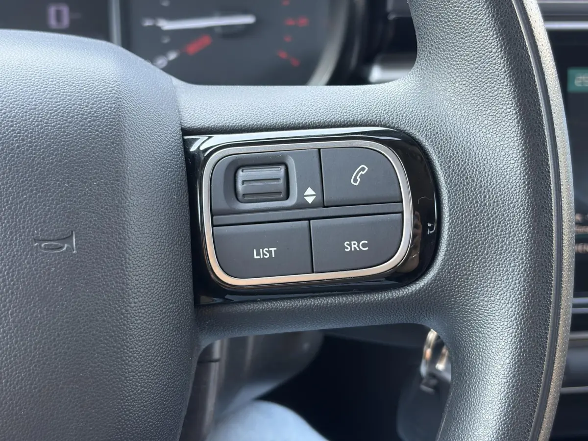 1.2 PureTech S&S Feel D-riem vv in 2025,2e Eigenaar,Navi,Carplay,Clima,Cruise,Pdc,Rijstrooksensor,N.A.P,Apk tot 03-2028