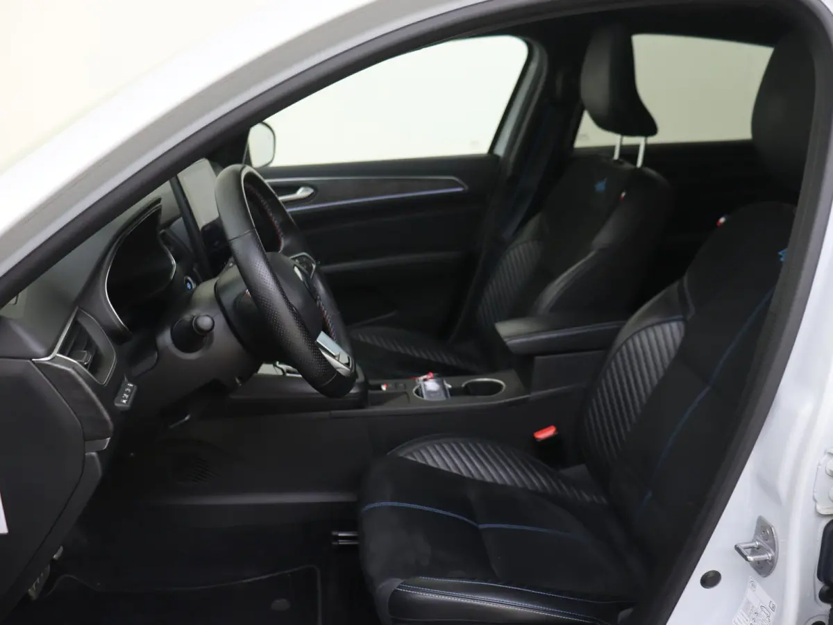 1.6 E-Tech full hybrid 145 esprit Alpine | PANORAMADAK | 360 CAMERA | LEDER | STOELVERWARMING | TREKHAAK | CRUISE CONTROL | CLIMATE CONTROL | LED VERLICHTING | LICHTMETALEN VELGEN |