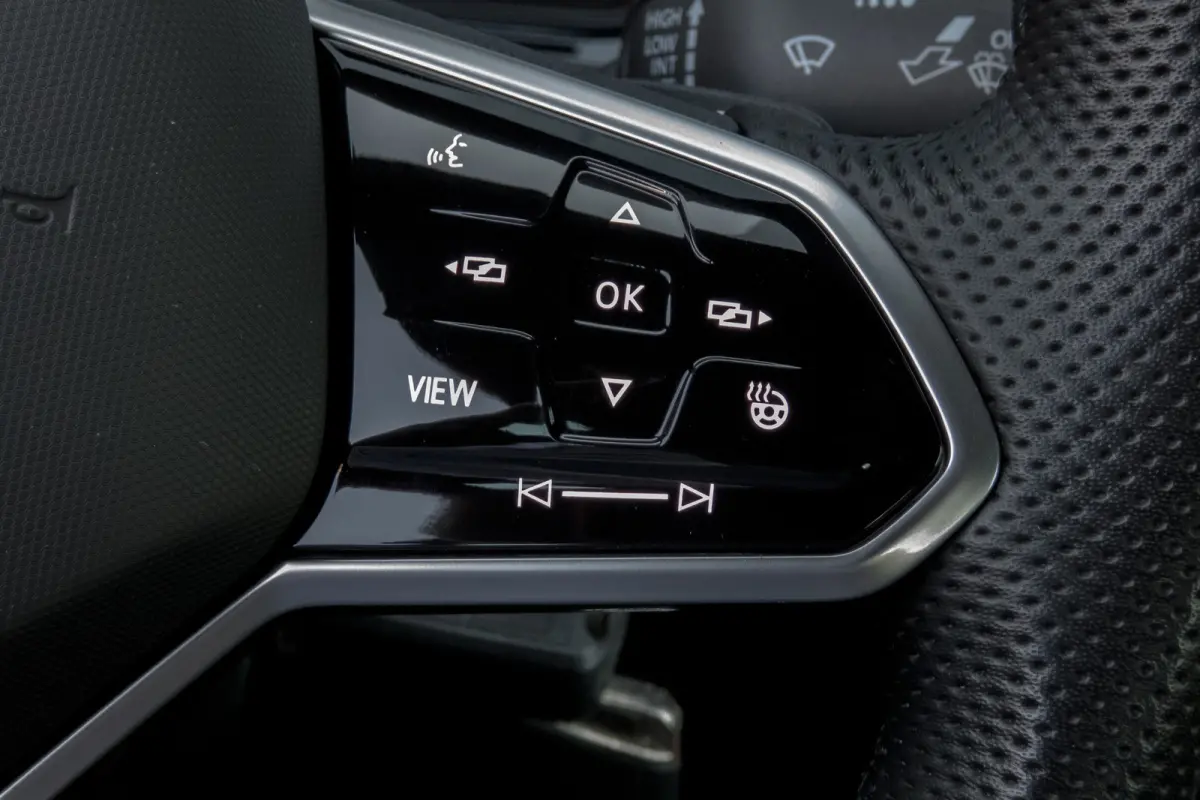 1.5 TSI R-Line | ACC | Stoel & Stuurverwarming | Apple Carplay | Black Style