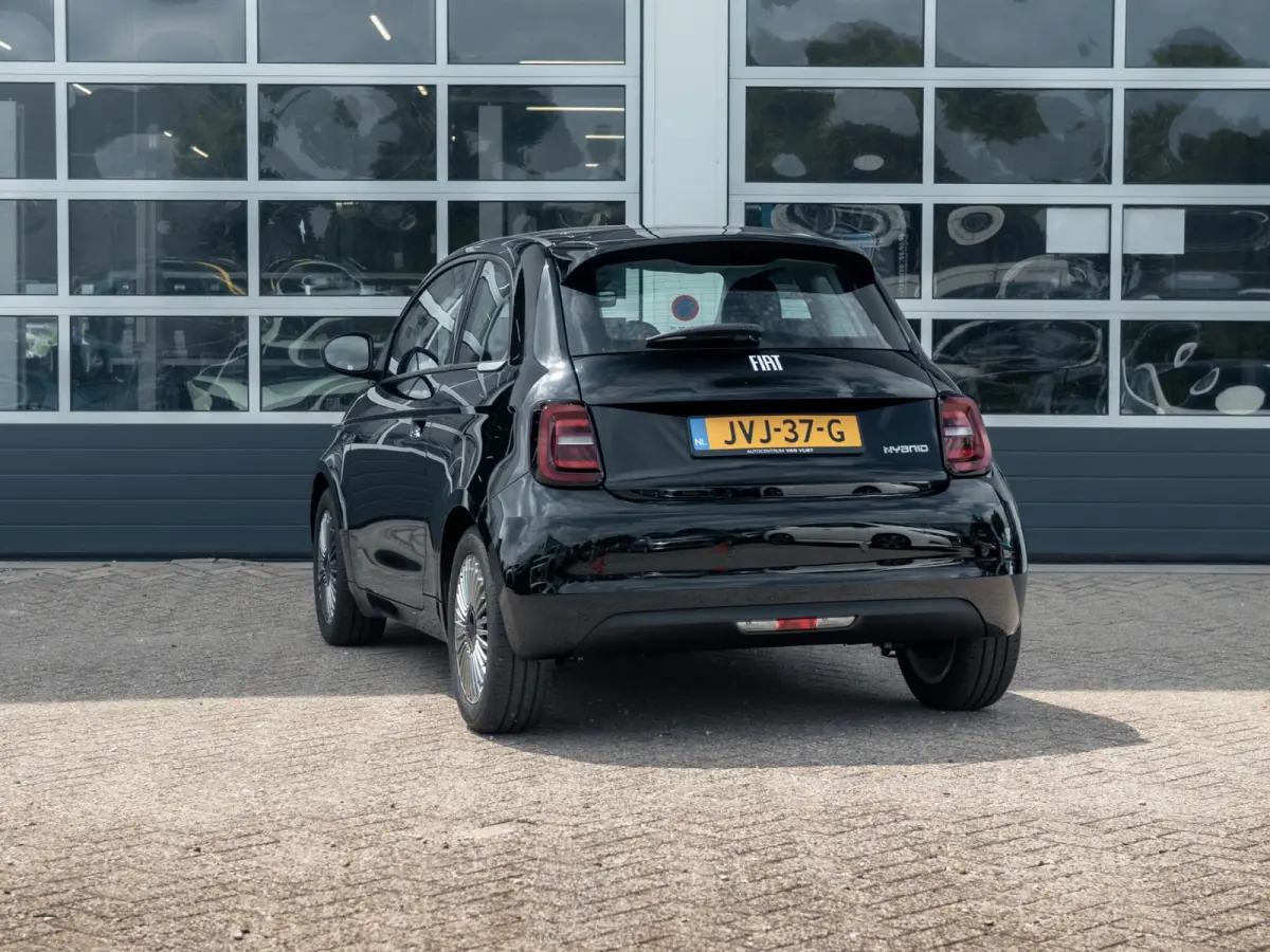 Hybrid Torino Launch Edition | Clima | Carplay | PDC | Priv Glass | Onyx Black