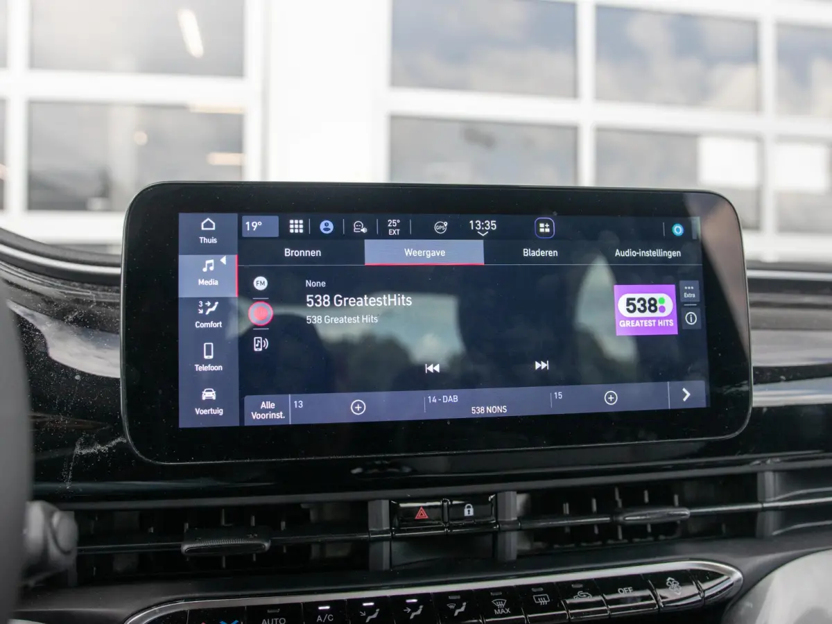 Hybrid Torino Launch Edition | Clima | Carplay | PDC | Priv Glass | Onyx Black