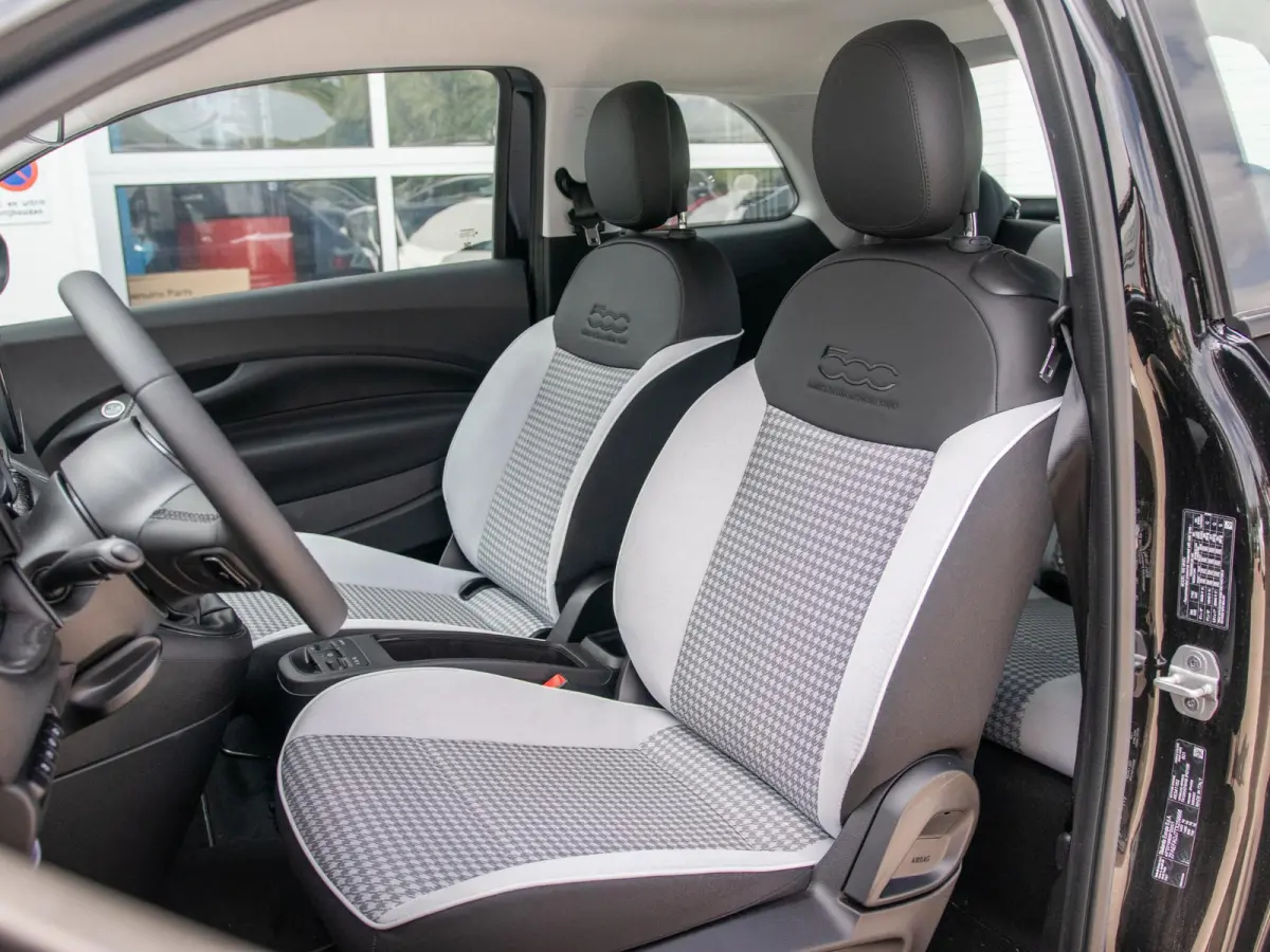 Hybrid Torino Launch Edition | Clima | Carplay | PDC | Priv Glass | Onyx Black