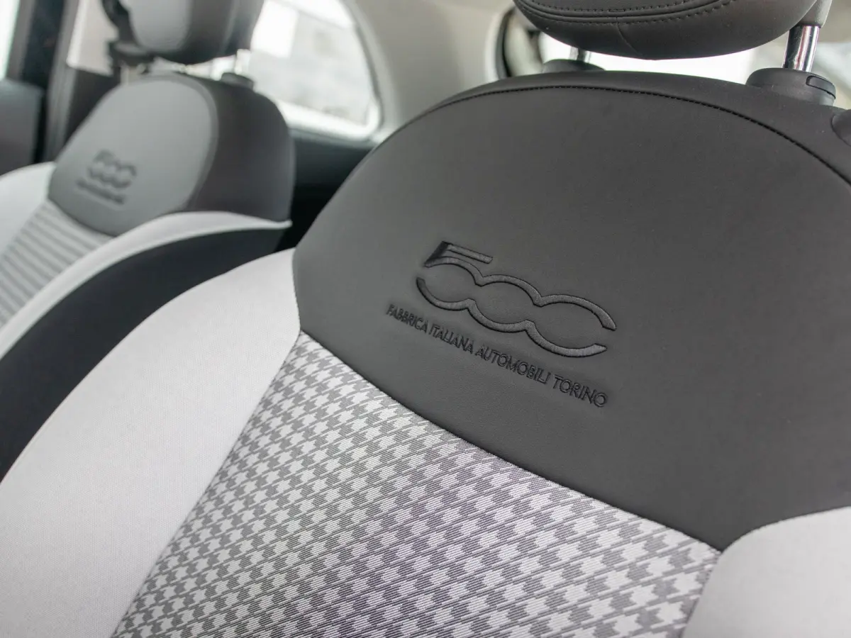 Hybrid Torino Launch Edition | Clima | Carplay | PDC | Priv Glass | Onyx Black