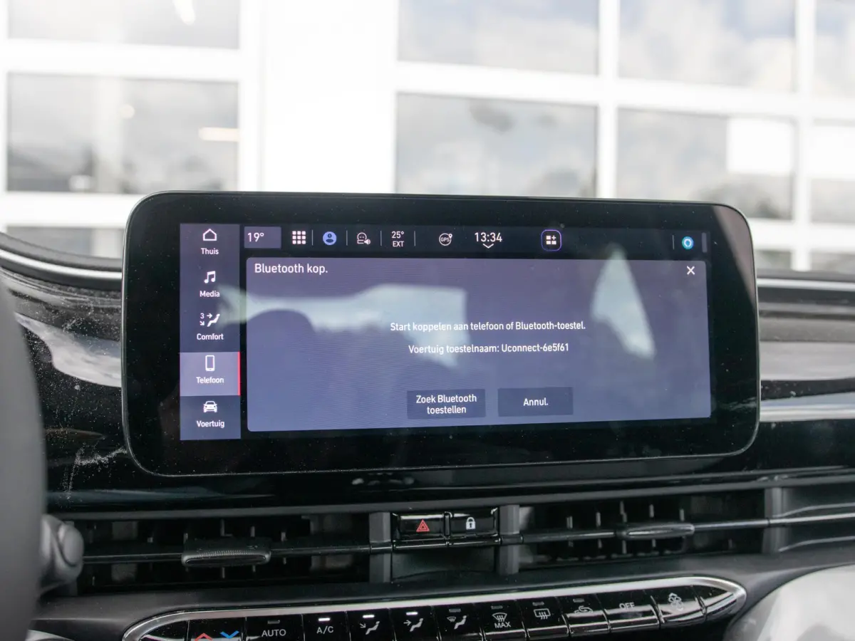 Hybrid Torino Launch Edition | Clima | Carplay | PDC | Priv Glass | Onyx Black
