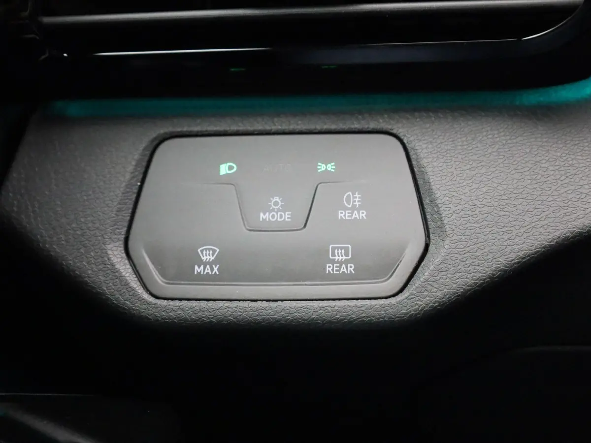 Pro 77 kWh 204 PK| Dealeronderhouden | Navigatie Pro | Voorruit Draadloos Verwarmbaar | Parkeersensoren | Adaptieve Cruise Control