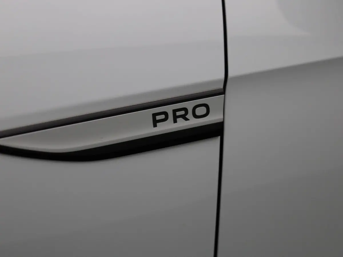 Pro 77 kWh 204 PK| Dealeronderhouden | Navigatie Pro | Voorruit Draadloos Verwarmbaar | Parkeersensoren | Adaptieve Cruise Control
