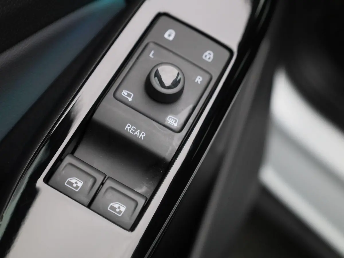 Pro 77 kWh 204 PK| Dealeronderhouden | Navigatie Pro | Voorruit Draadloos Verwarmbaar | Parkeersensoren | Adaptieve Cruise Control